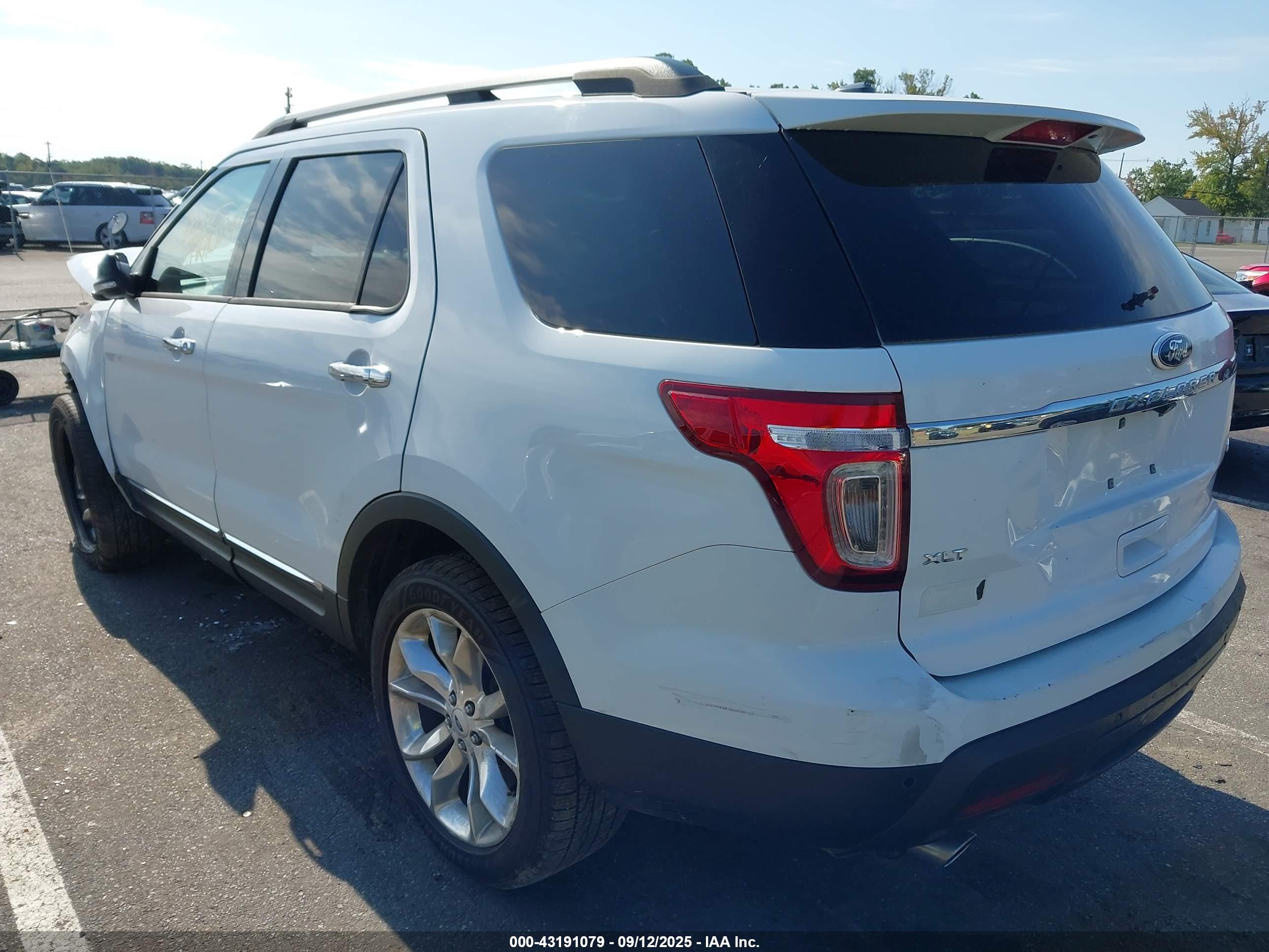 FORD EXPLORER image 3