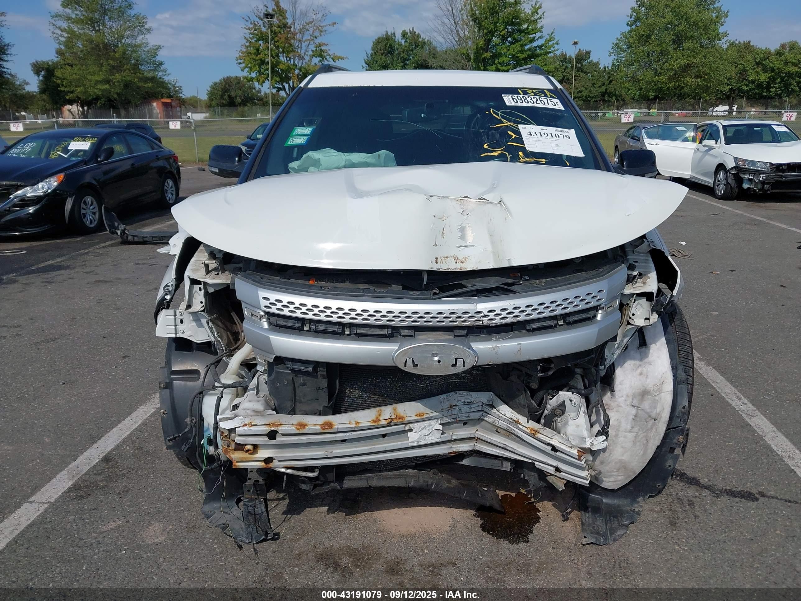 FORD EXPLORER image 6
