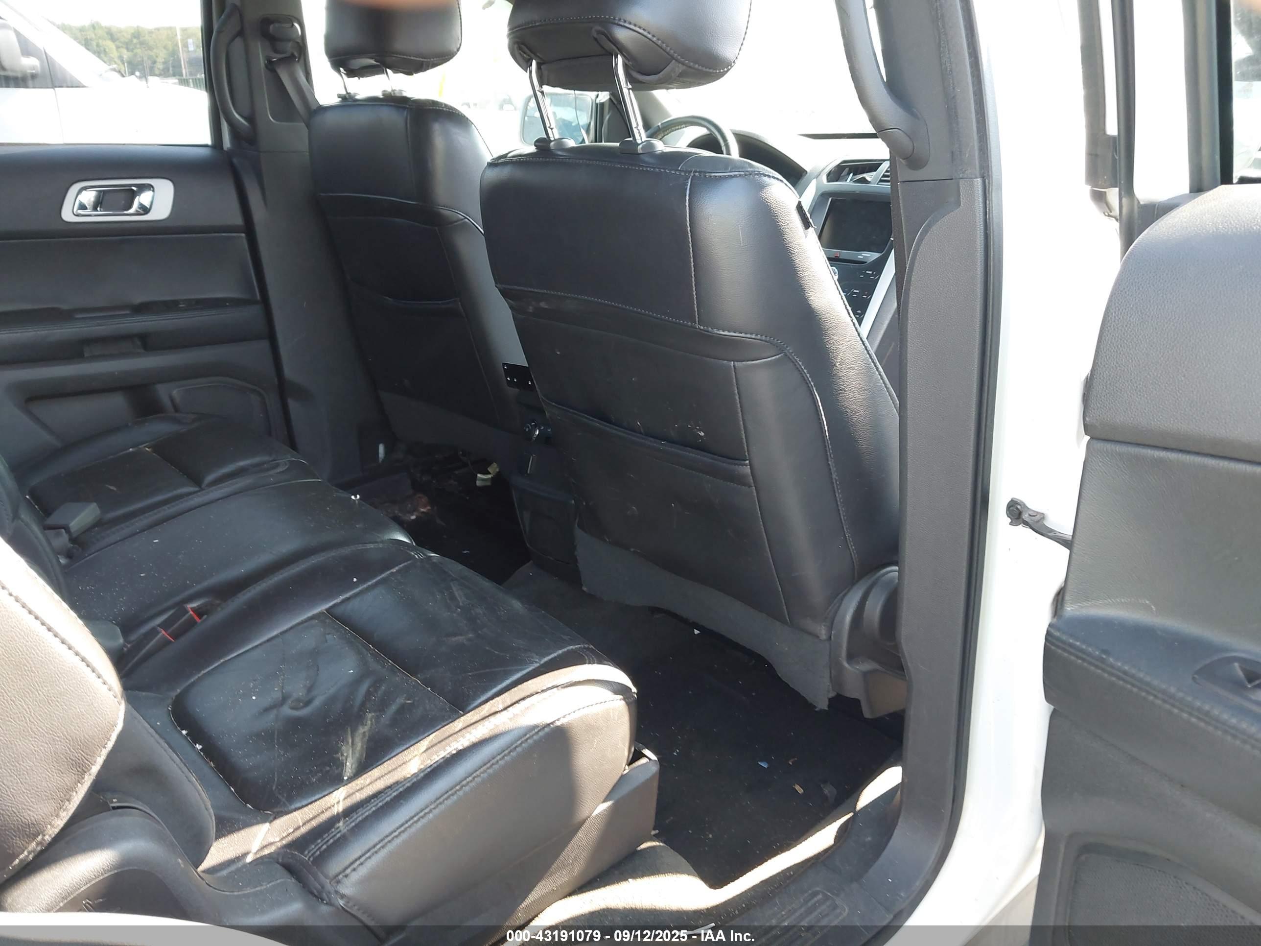 FORD EXPLORER image 8