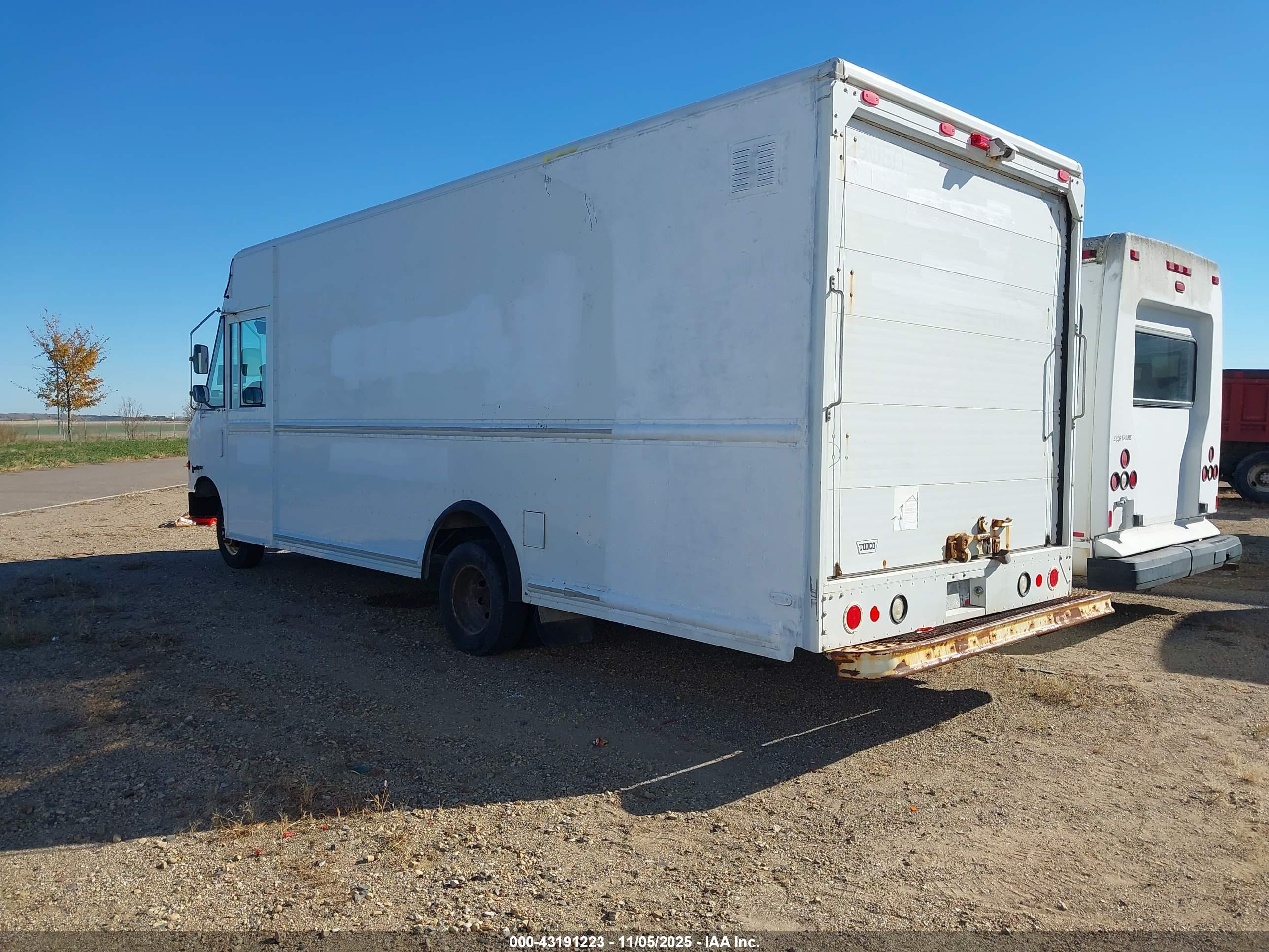 FORD E-450 image 3