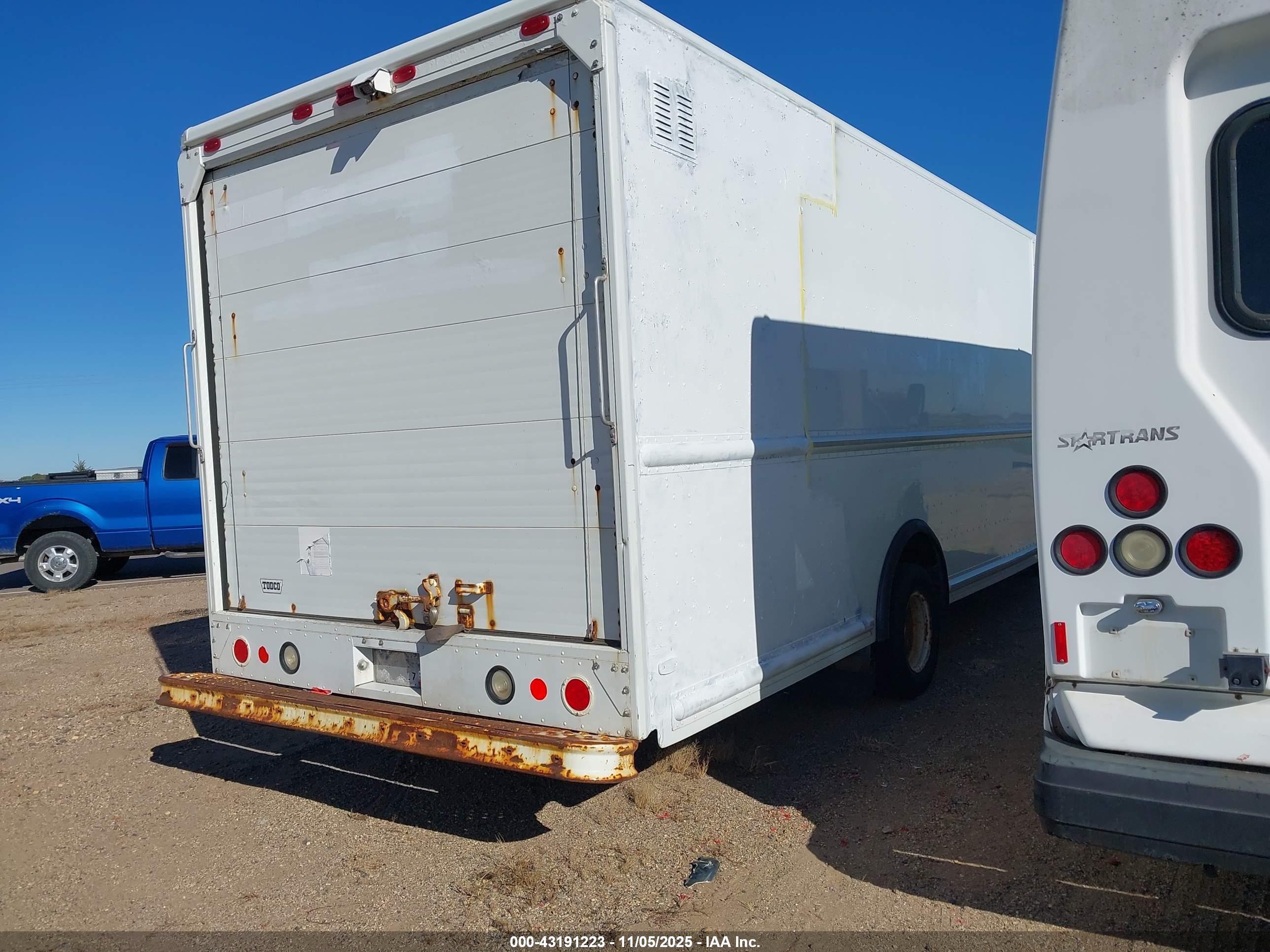 FORD E-450 image 4