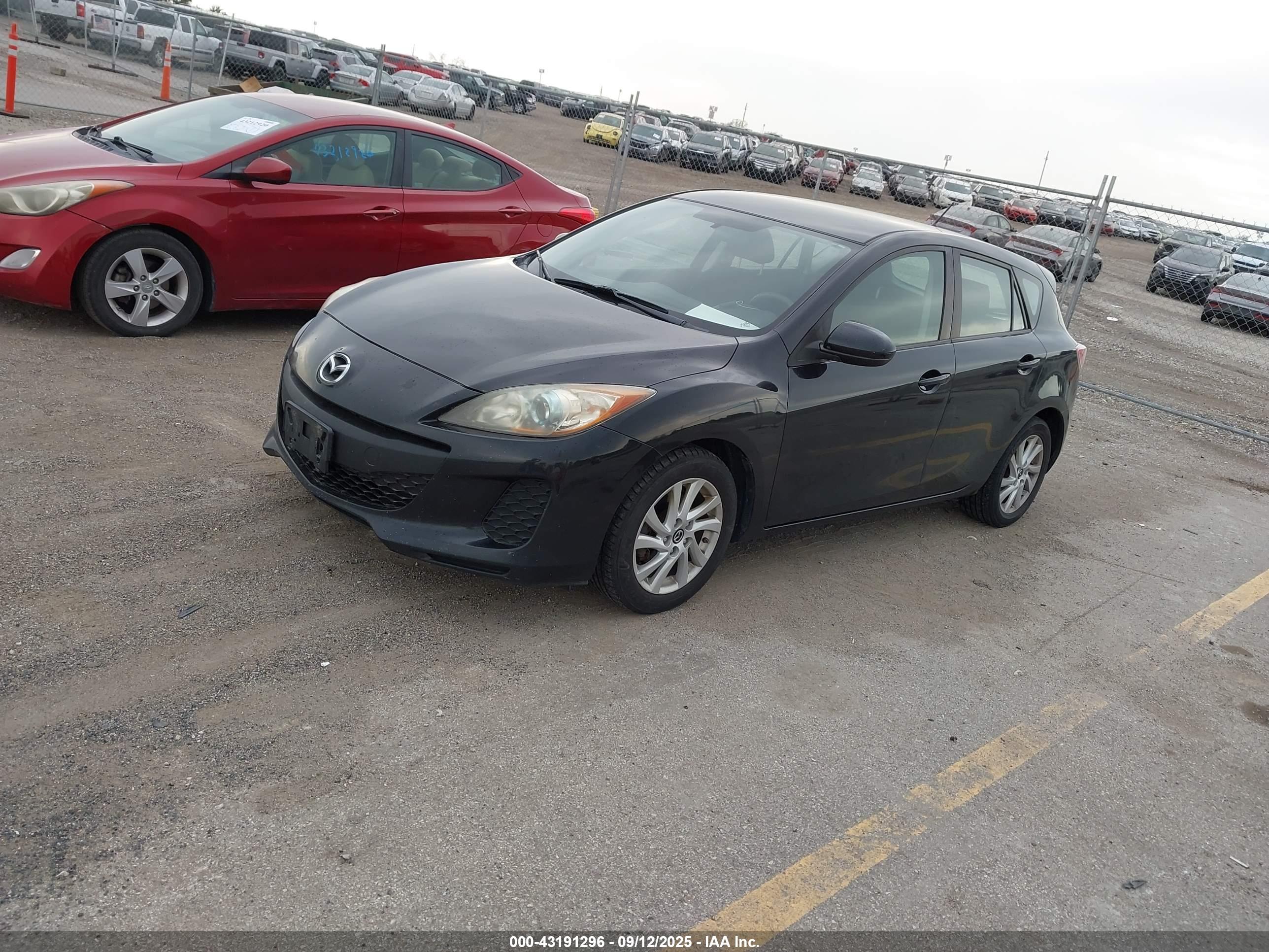 MAZDA MAZDA3 image 2
