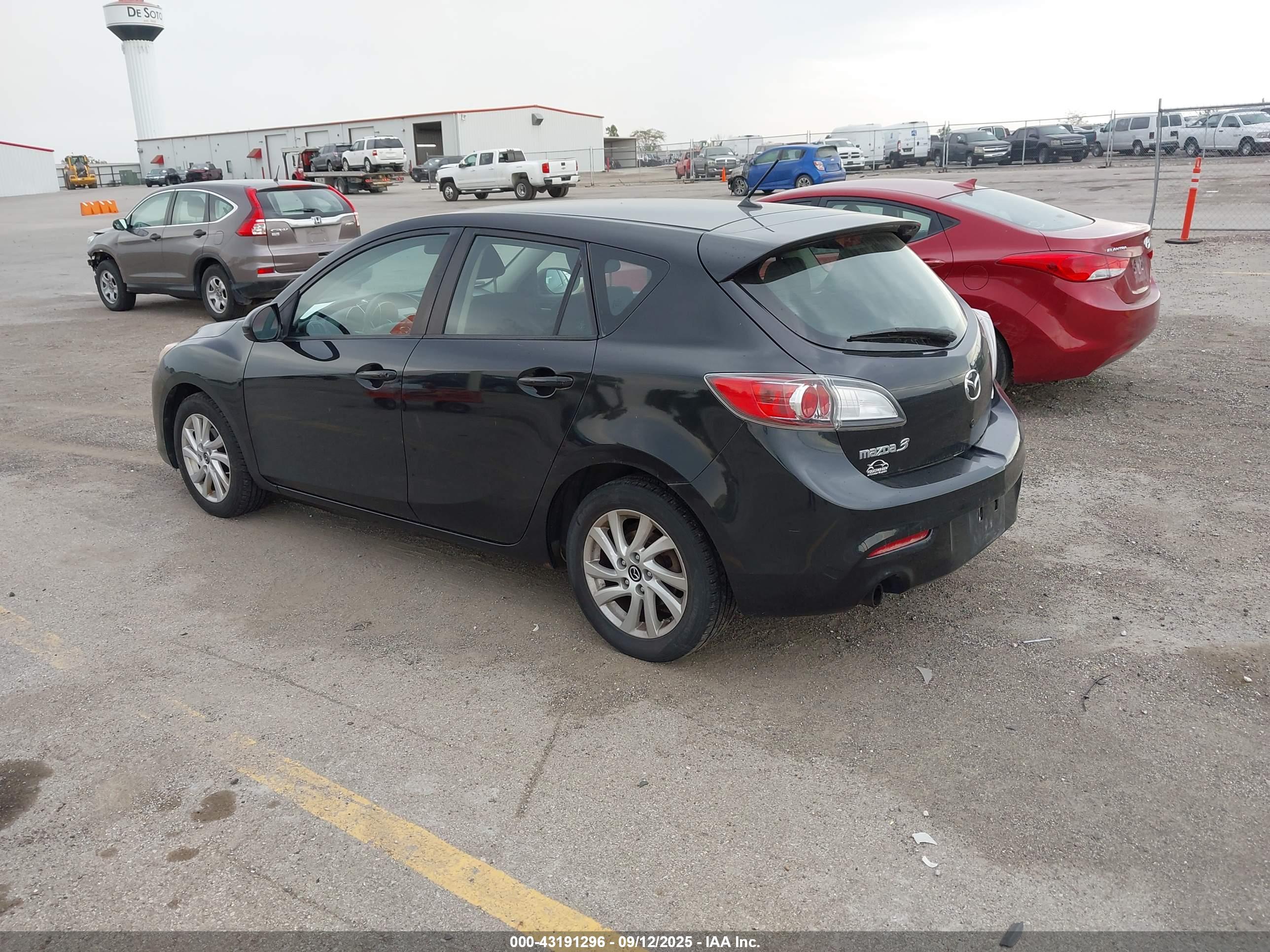 MAZDA MAZDA3 image 3