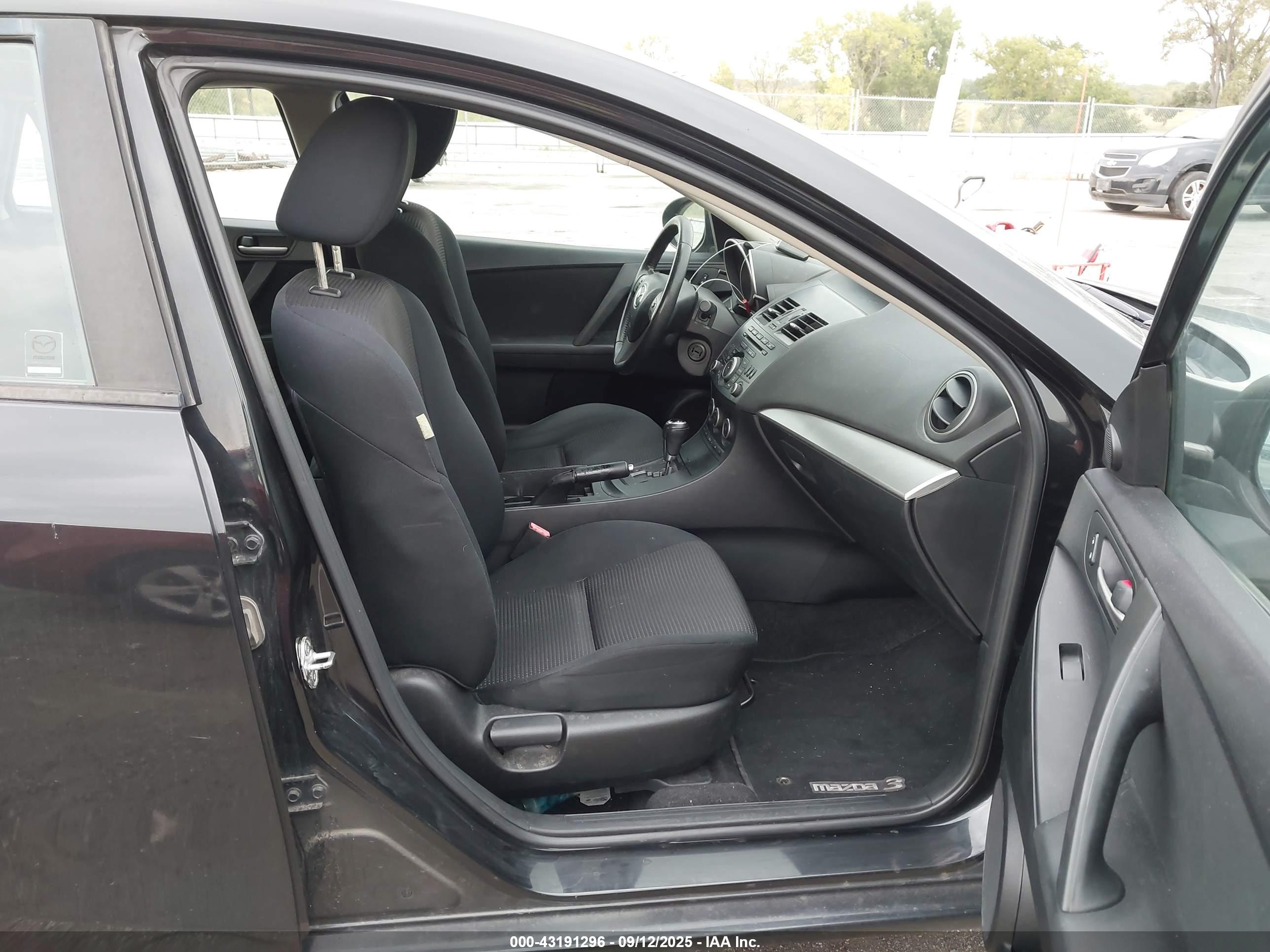 MAZDA MAZDA3 image 5