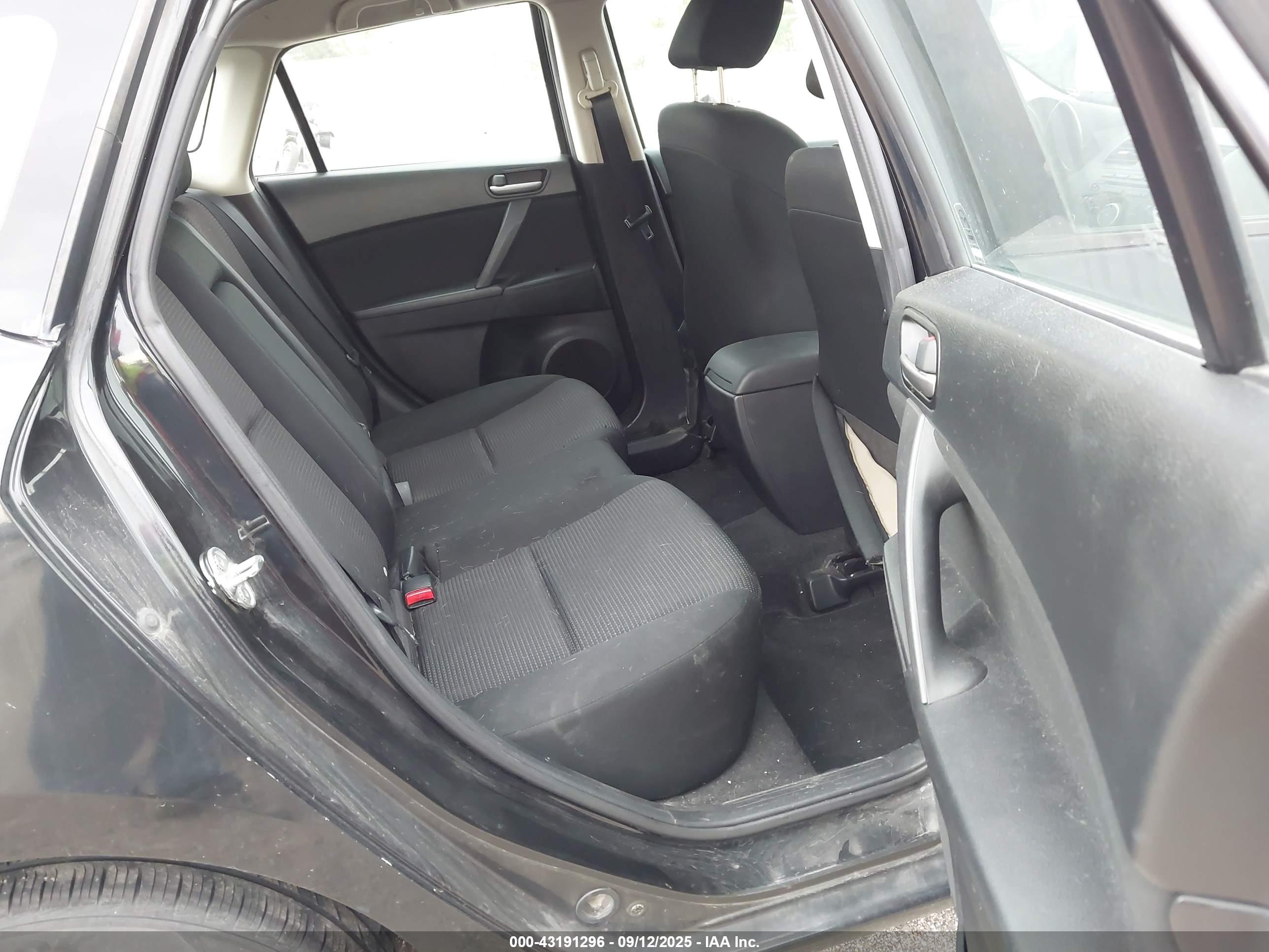 MAZDA MAZDA3 image 8