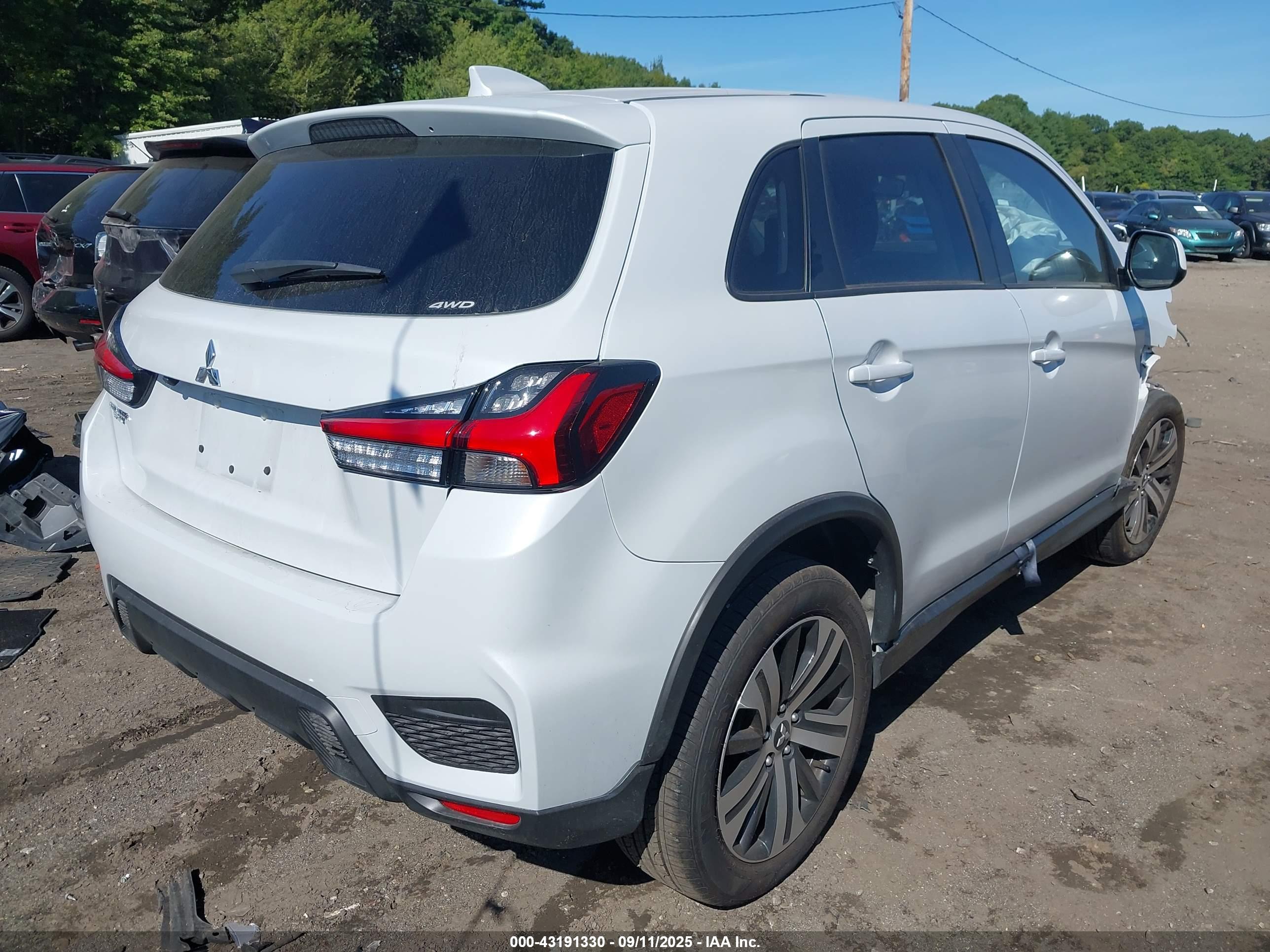 MITSUBISHI OUTLANDER image 4