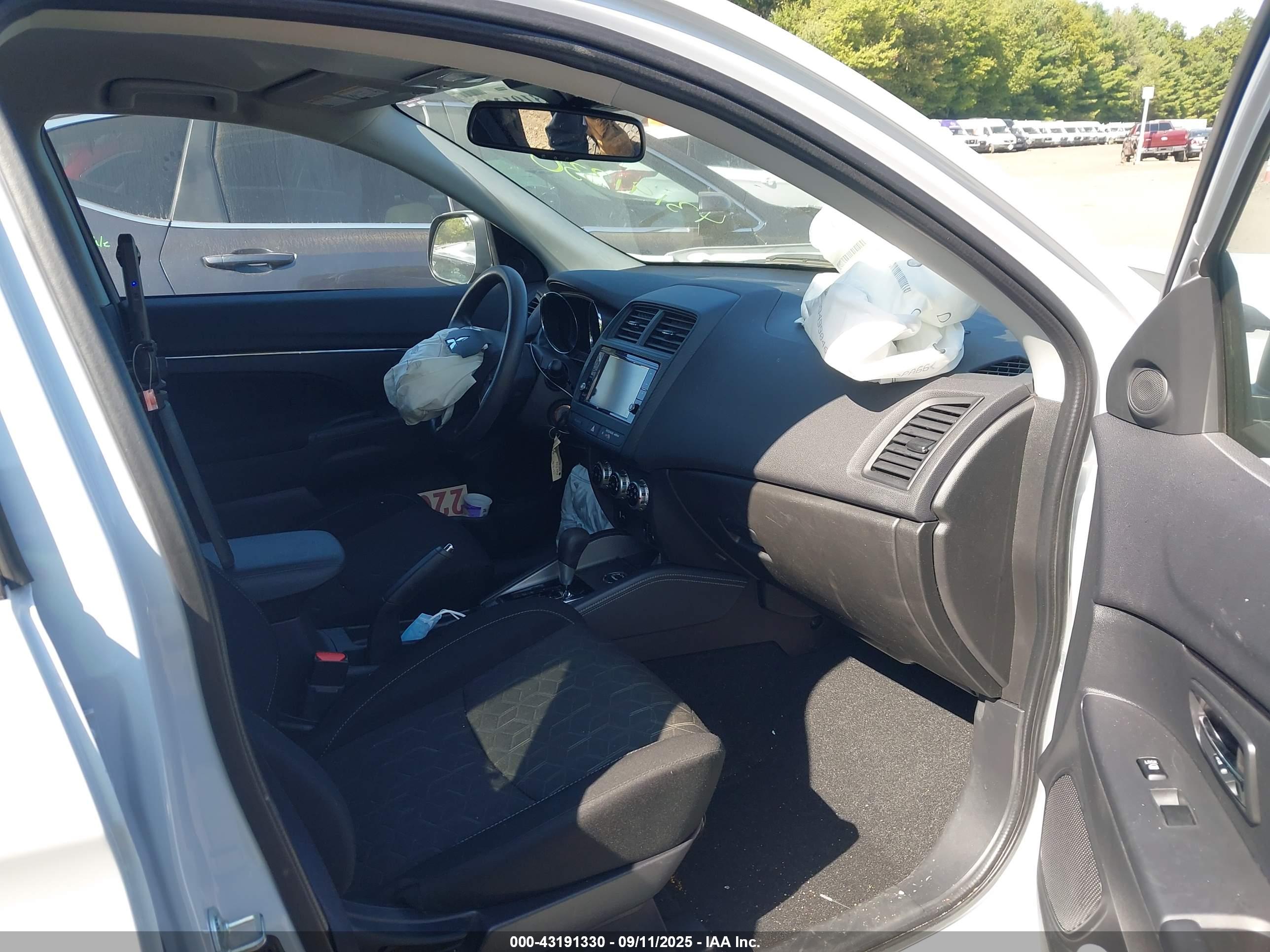MITSUBISHI OUTLANDER image 5
