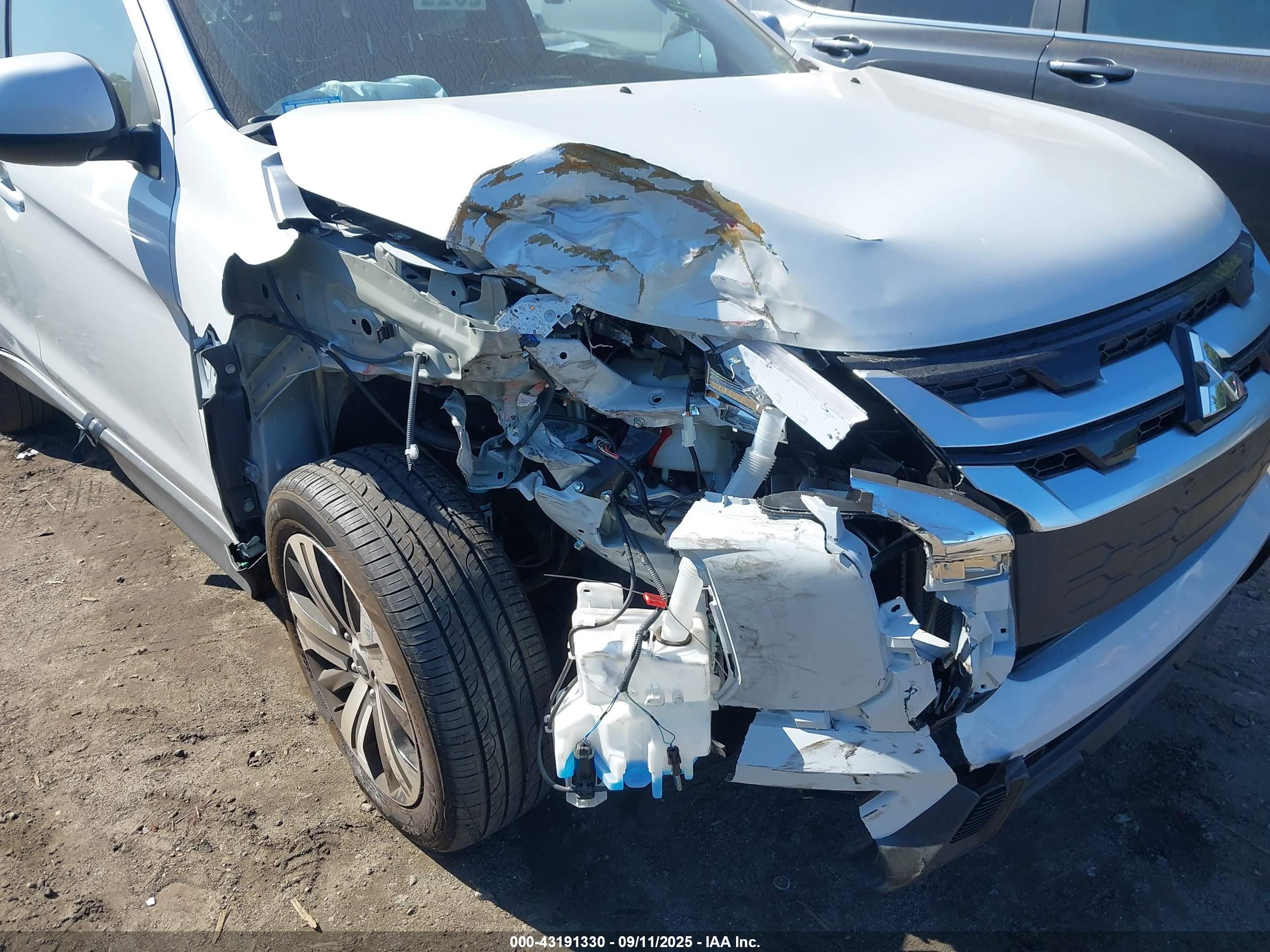 MITSUBISHI OUTLANDER image 6