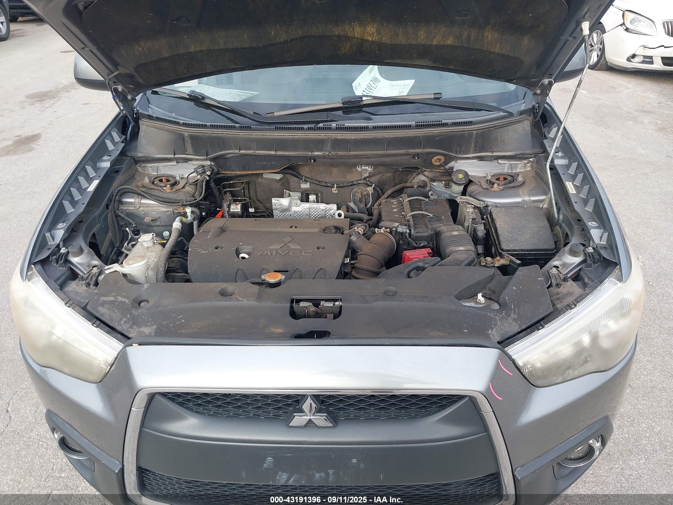 MITSUBISHI OUTLANDER image 10