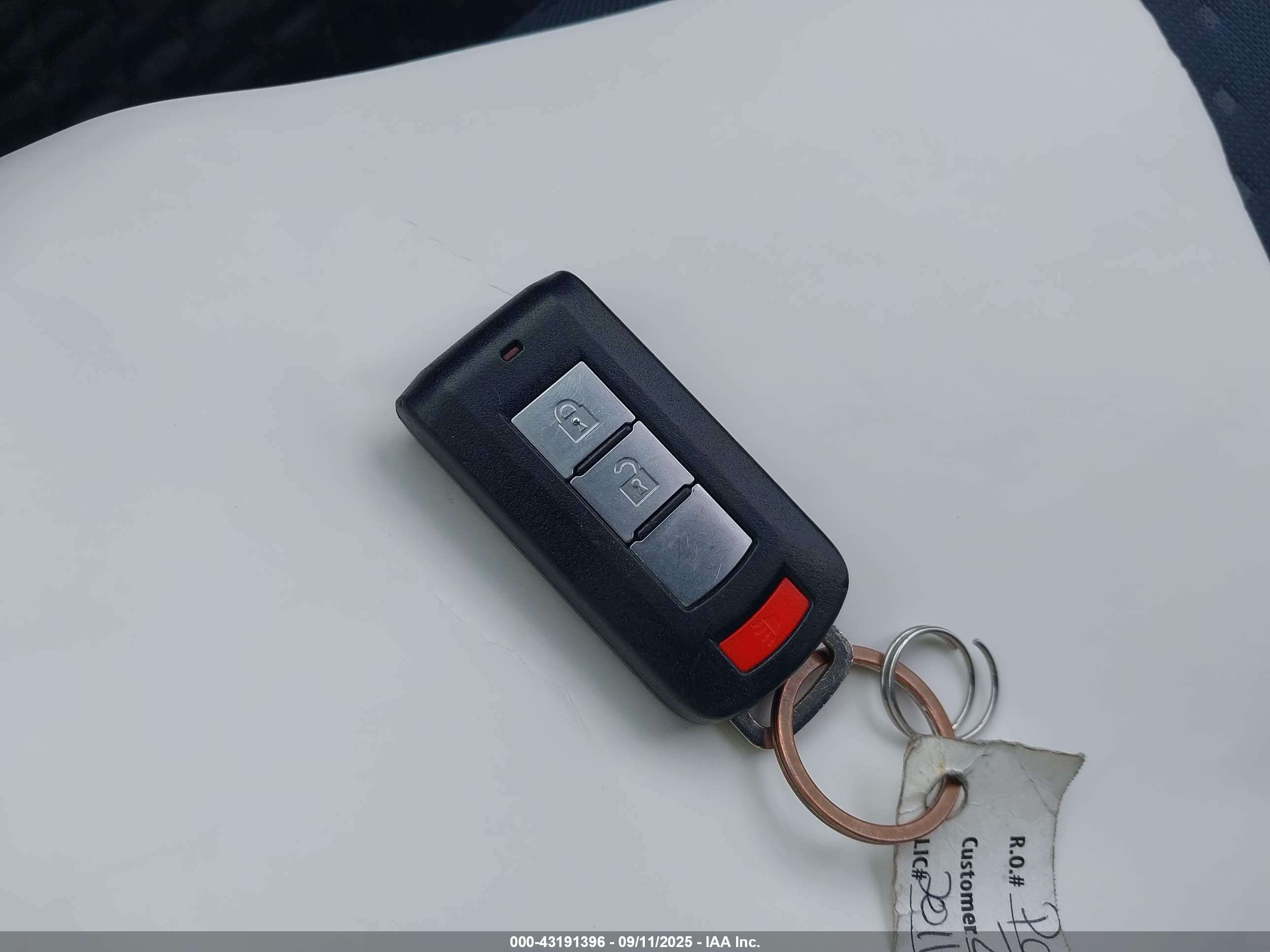 MITSUBISHI OUTLANDER image 11