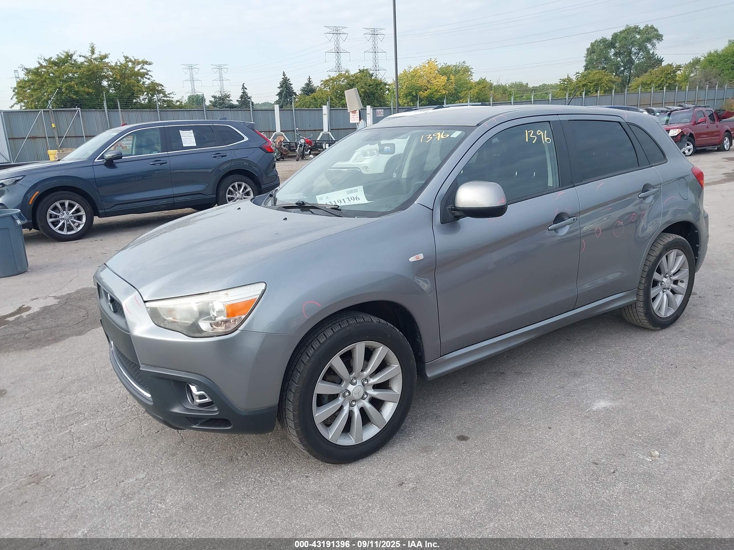 MITSUBISHI OUTLANDER image 2