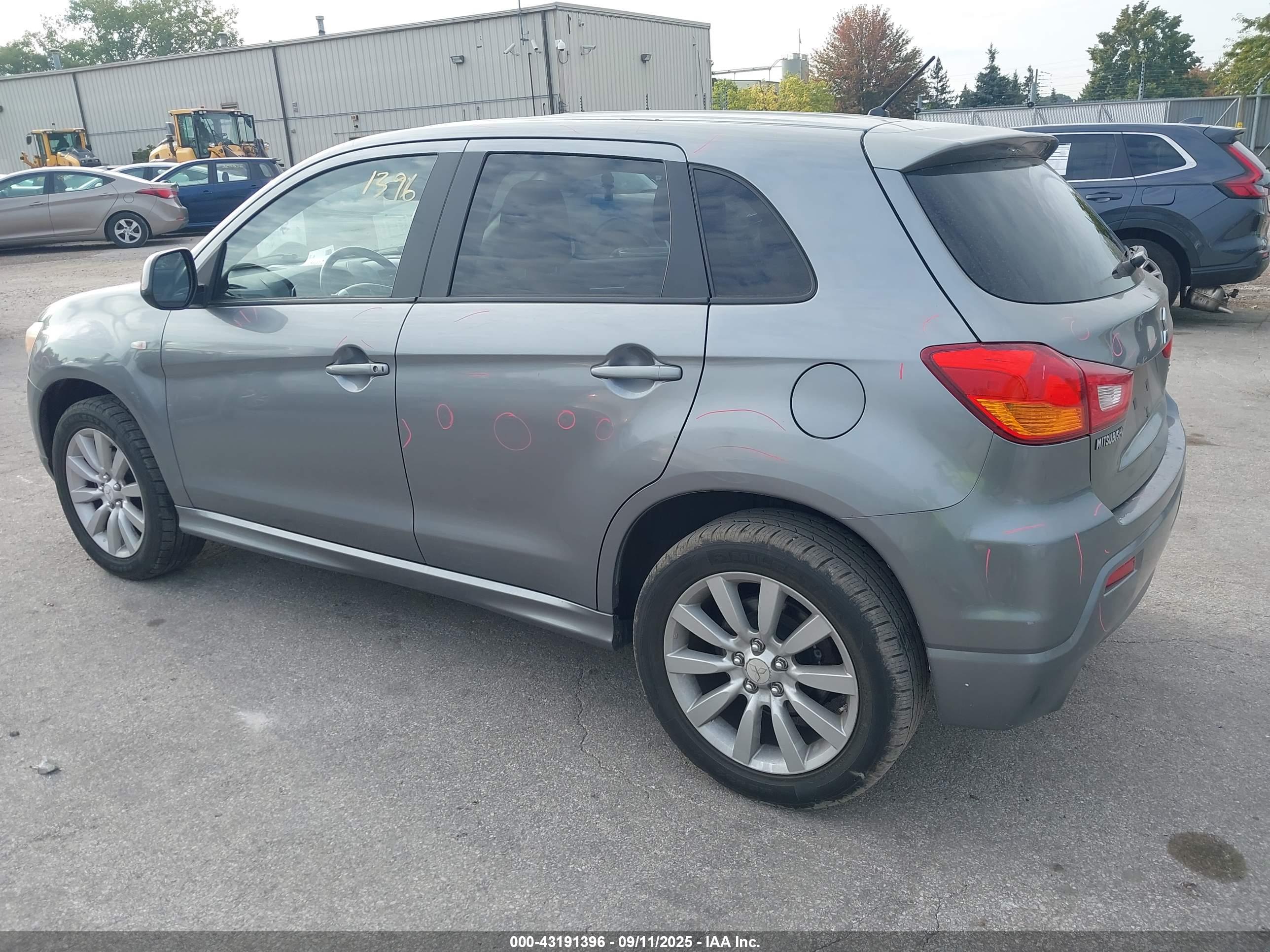 MITSUBISHI OUTLANDER image 3