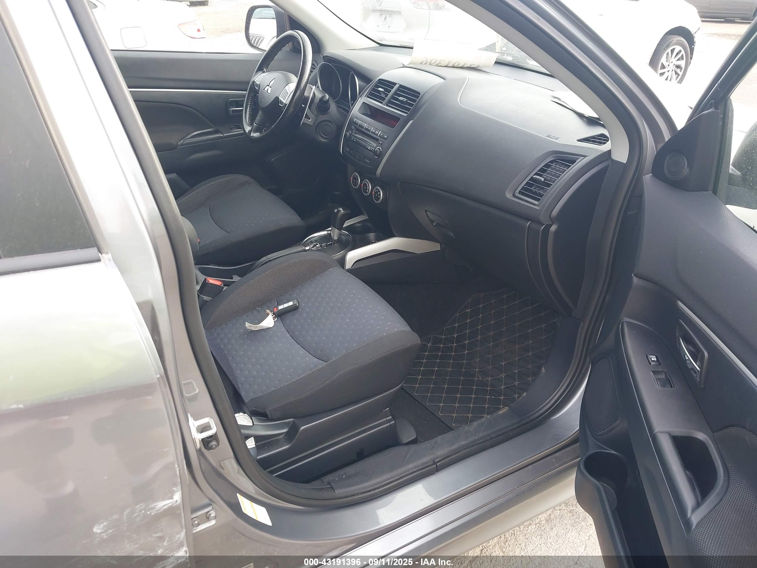MITSUBISHI OUTLANDER image 5