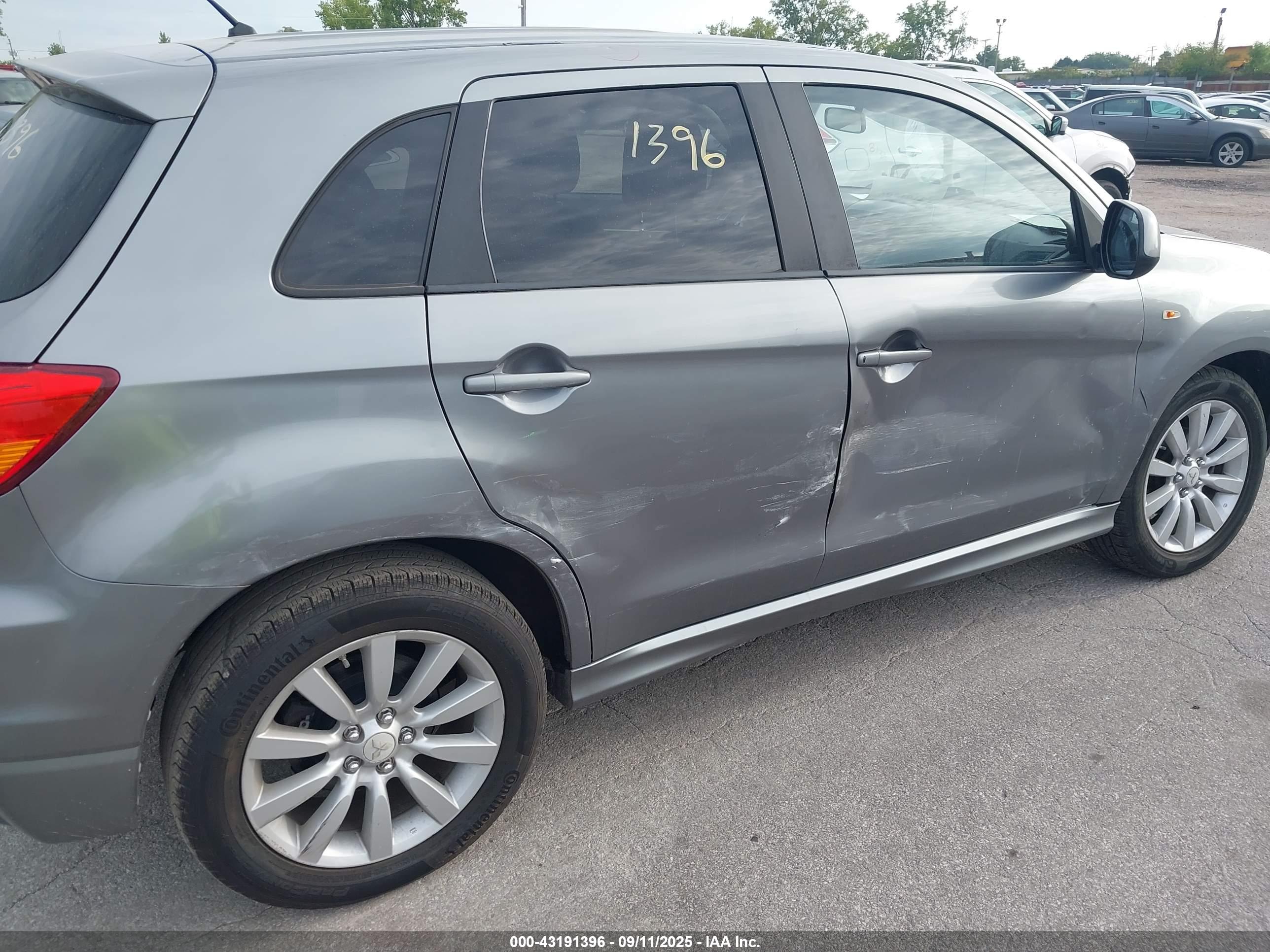 MITSUBISHI OUTLANDER image 6
