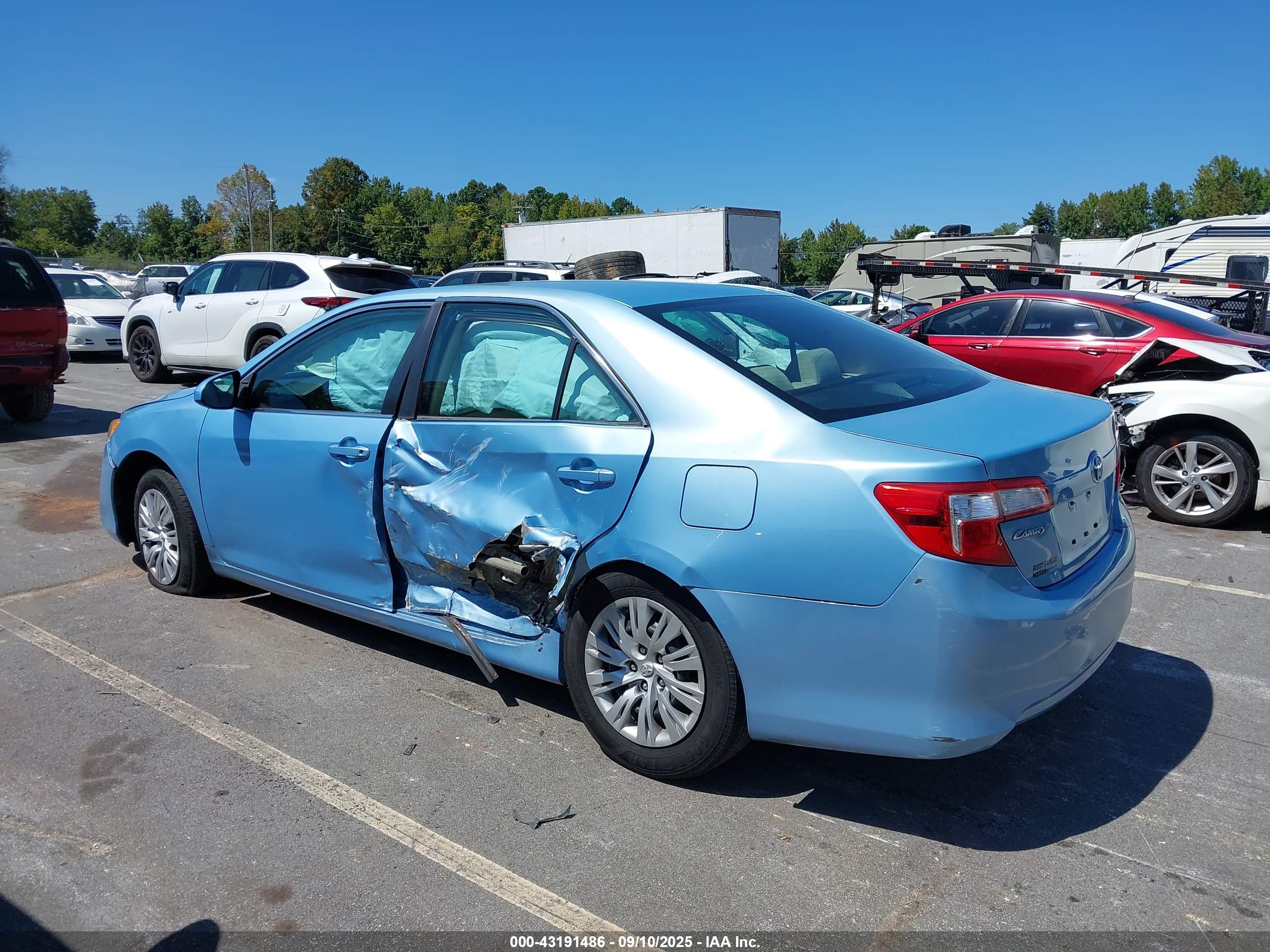 TOYOTA CAMRY image 3