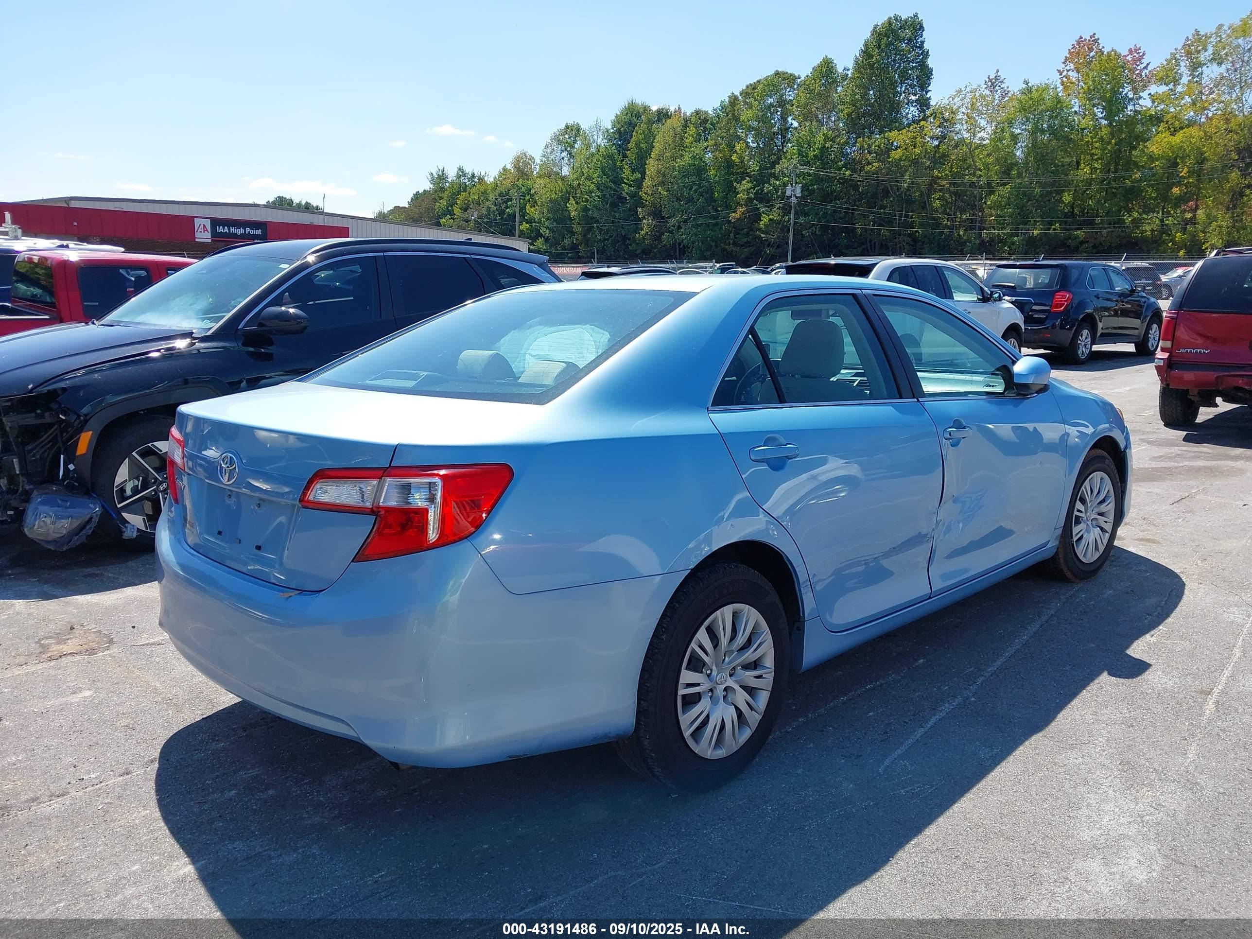 TOYOTA CAMRY image 4