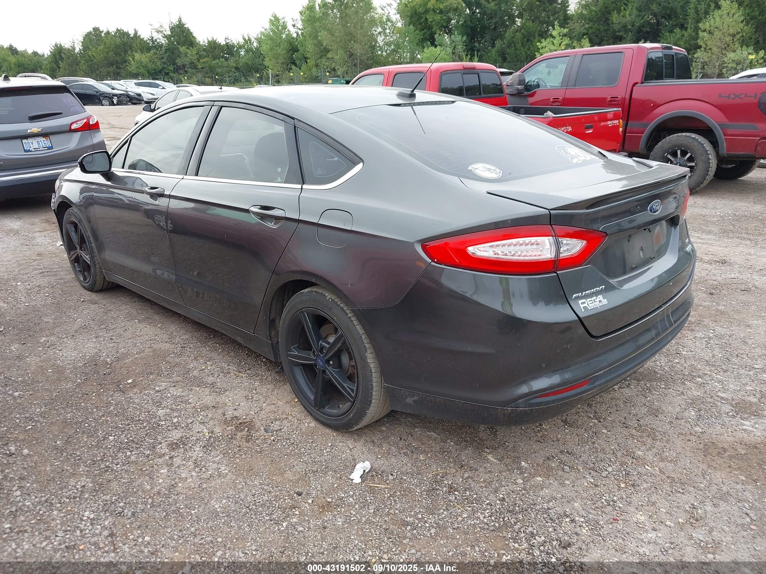 FORD FUSION image 3