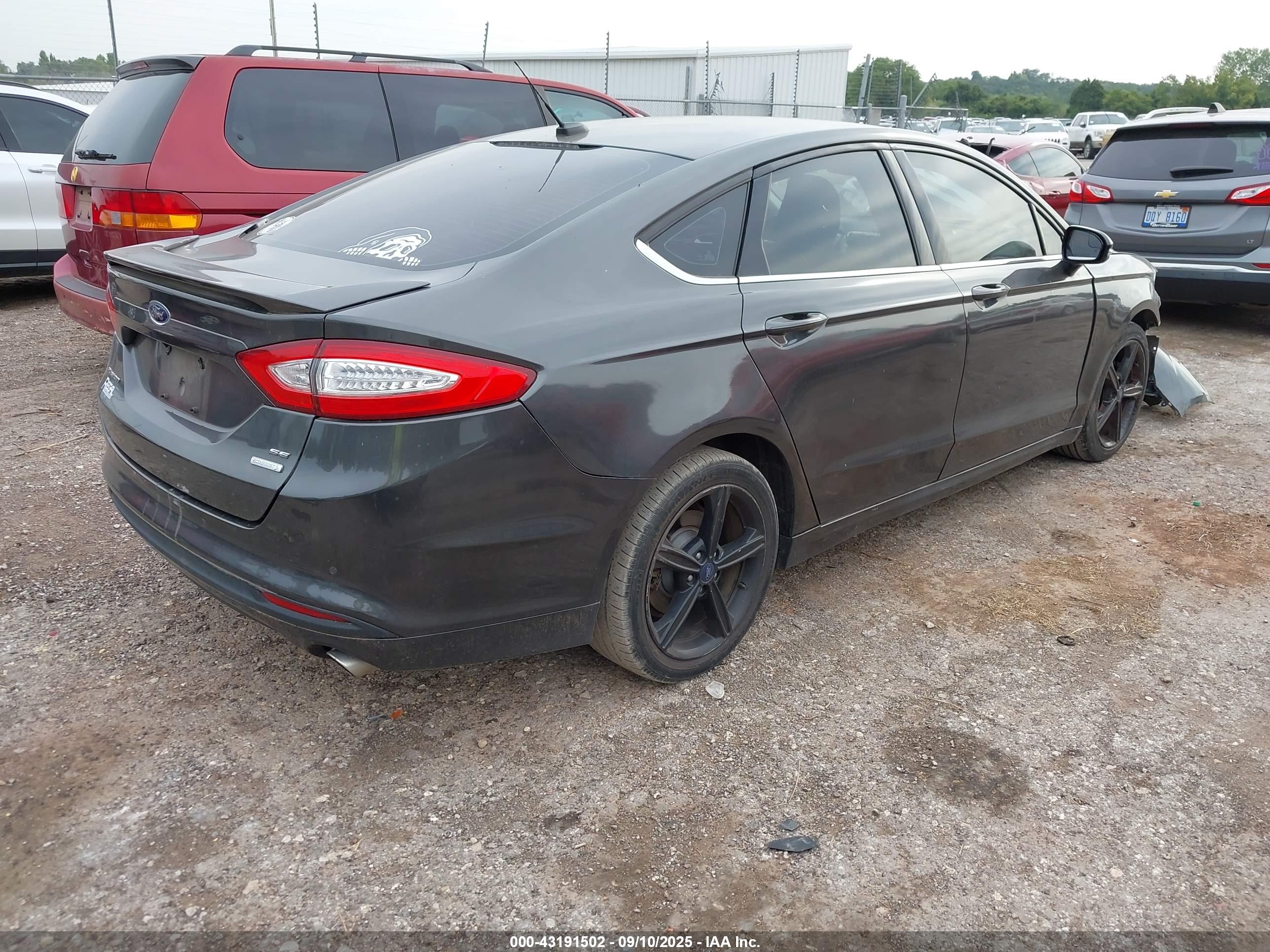 FORD FUSION image 4
