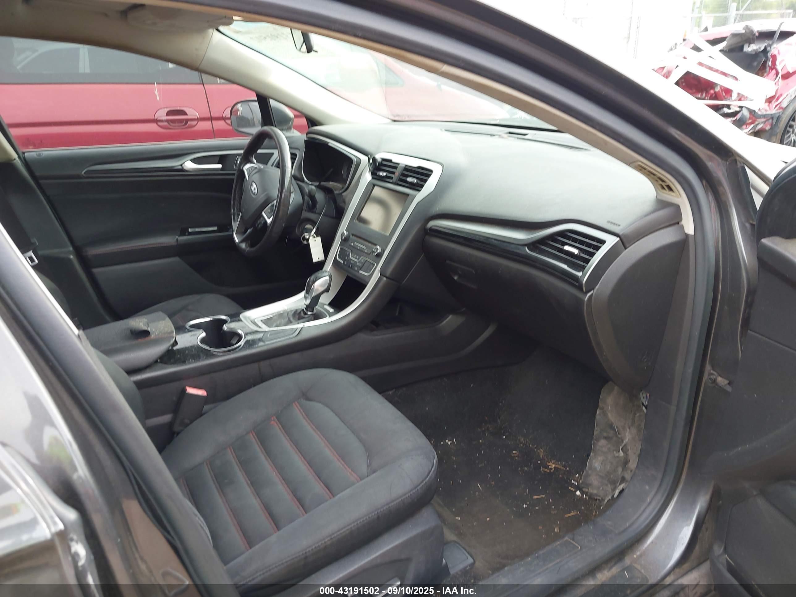 FORD FUSION image 5
