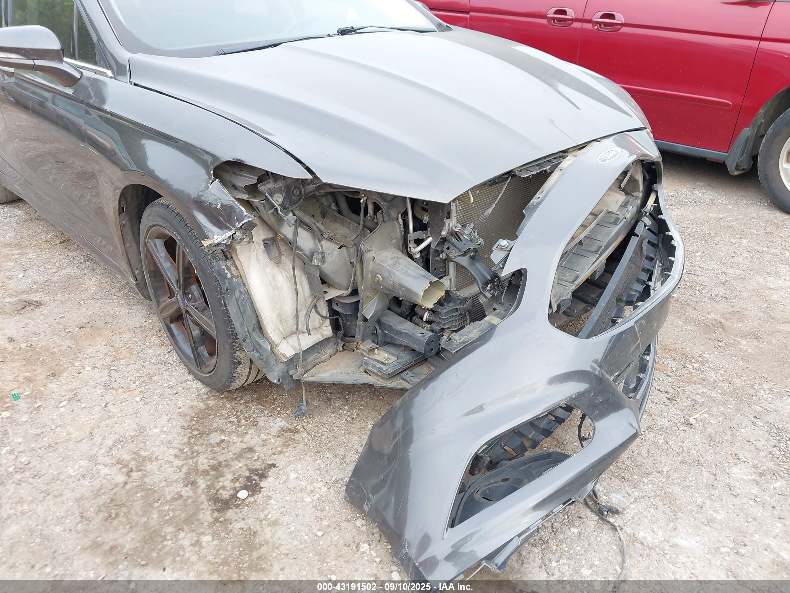 FORD FUSION image 6