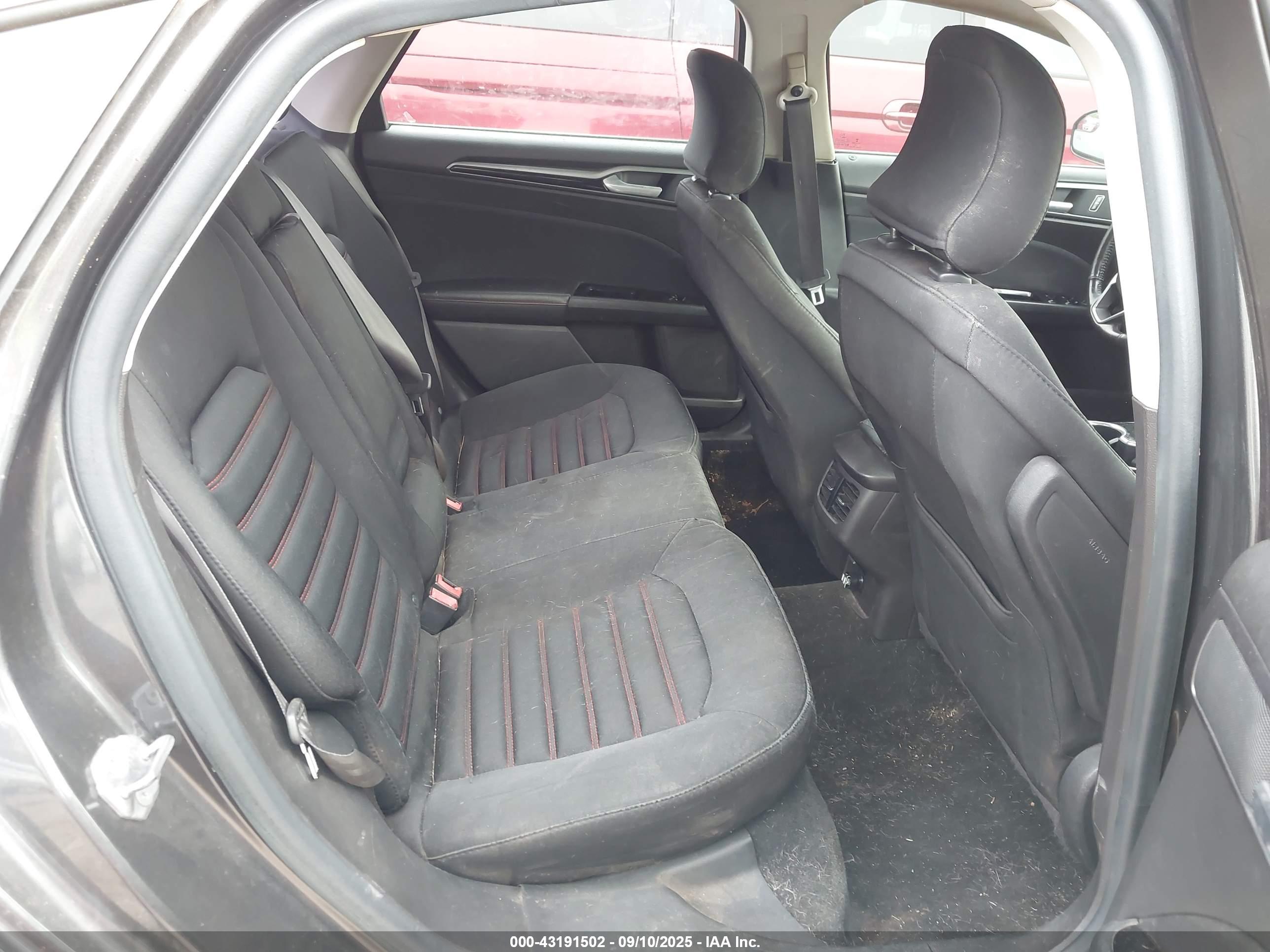 FORD FUSION image 8