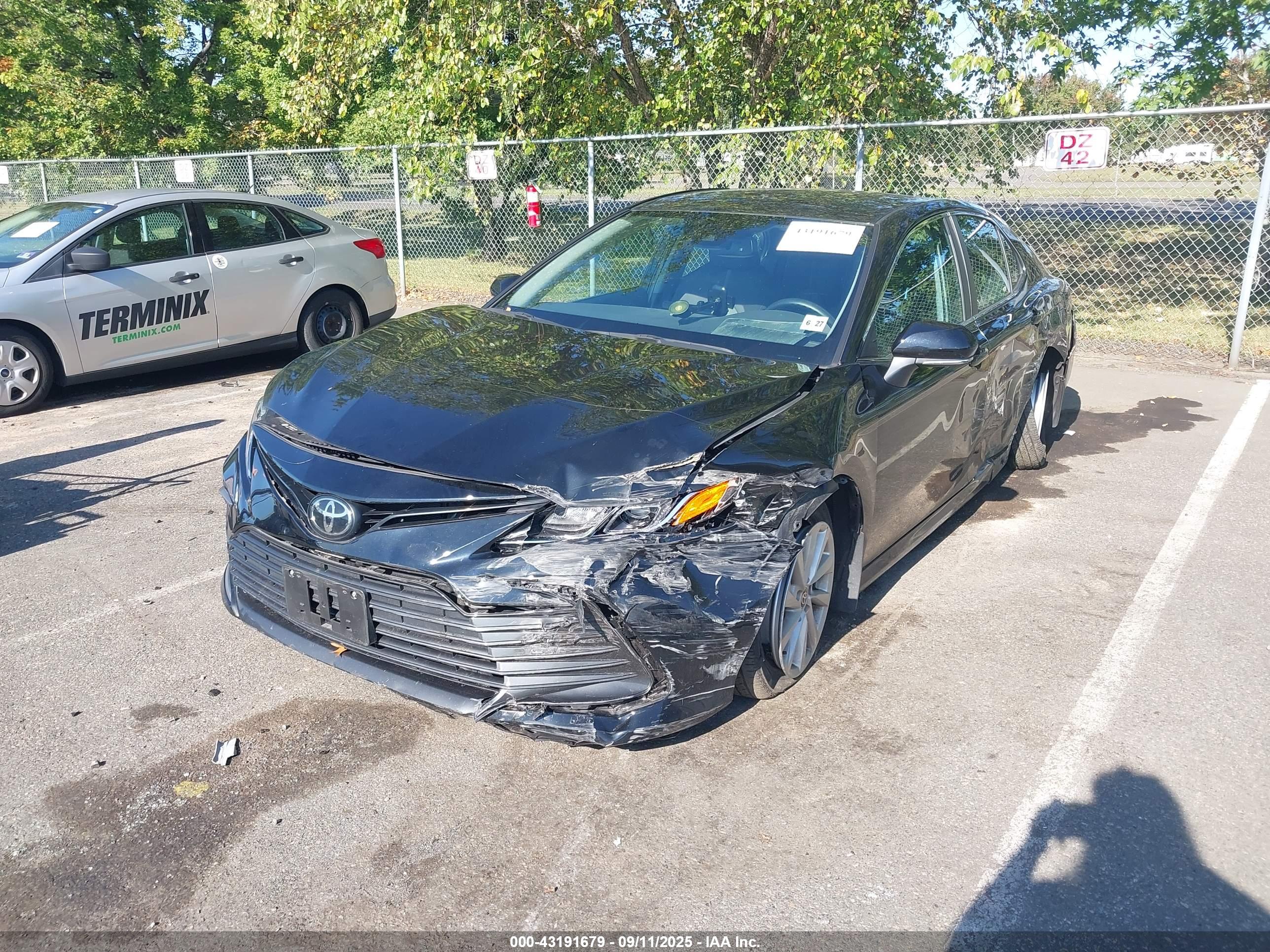 TOYOTA CAMRY image 2