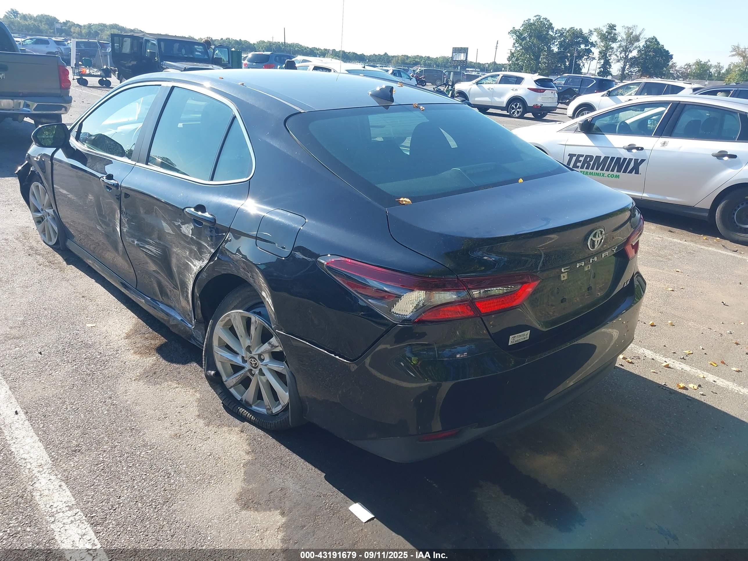 TOYOTA CAMRY image 3