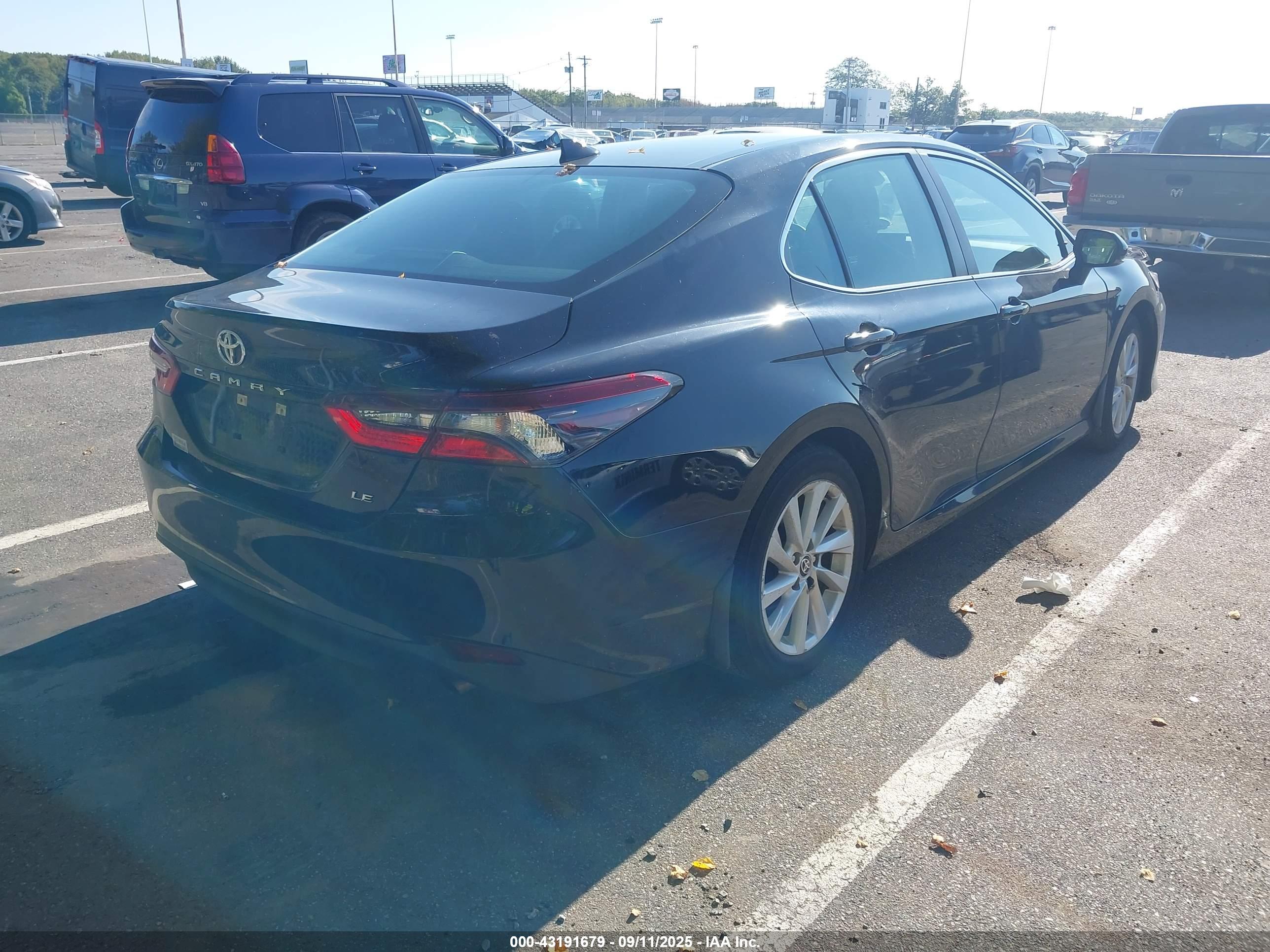 TOYOTA CAMRY image 4