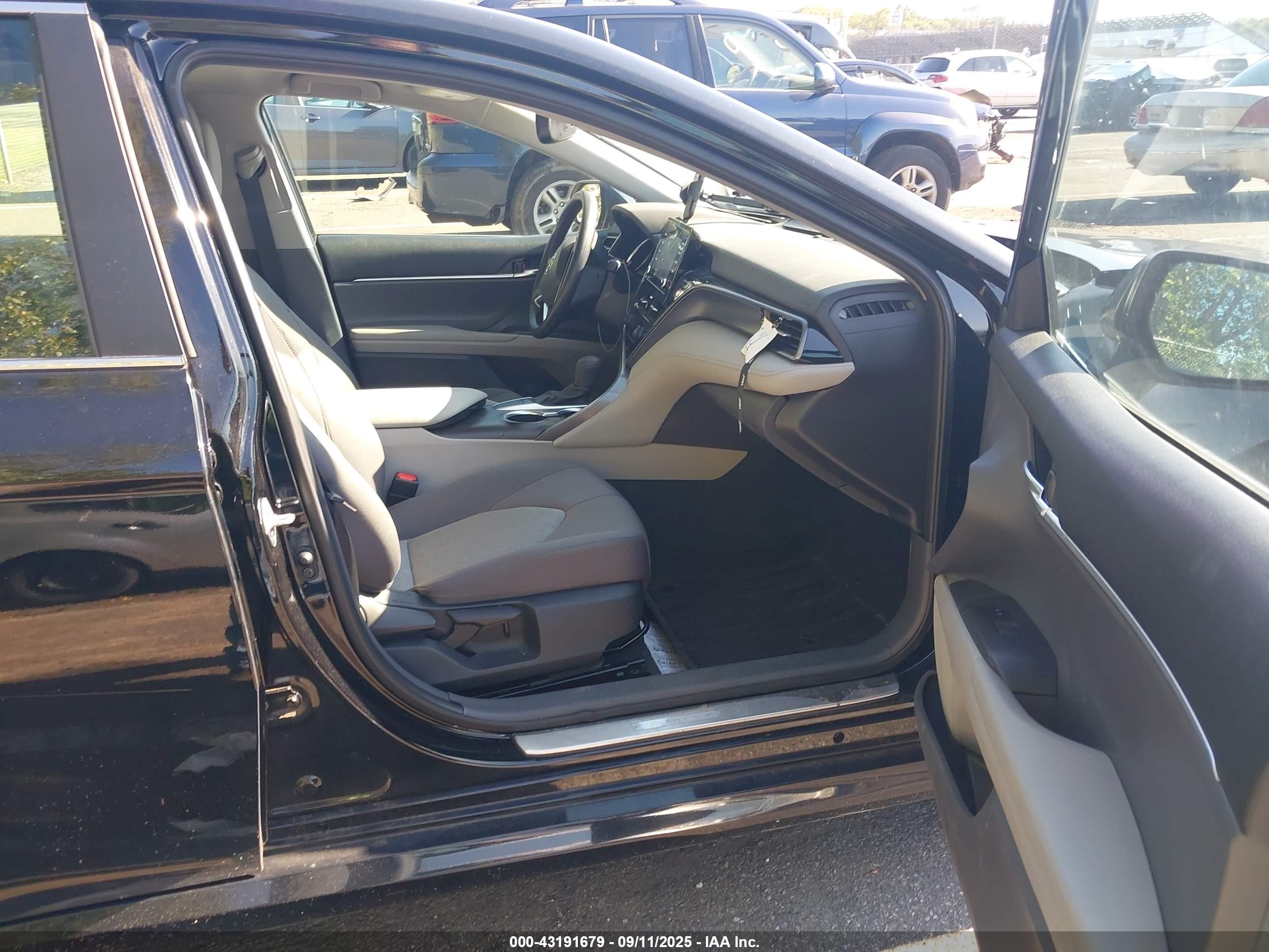 TOYOTA CAMRY image 5