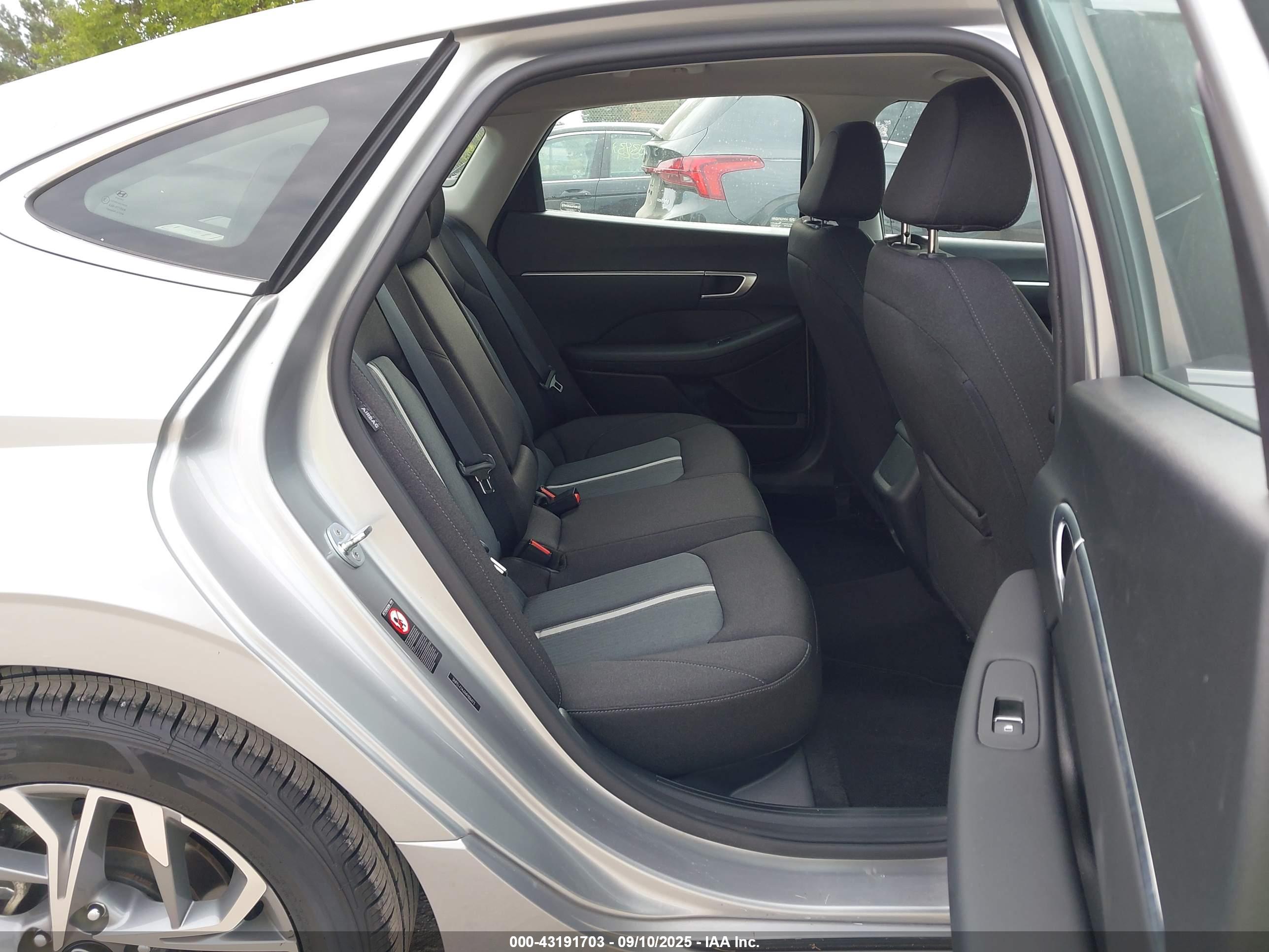 HYUNDAI SONATA image 8