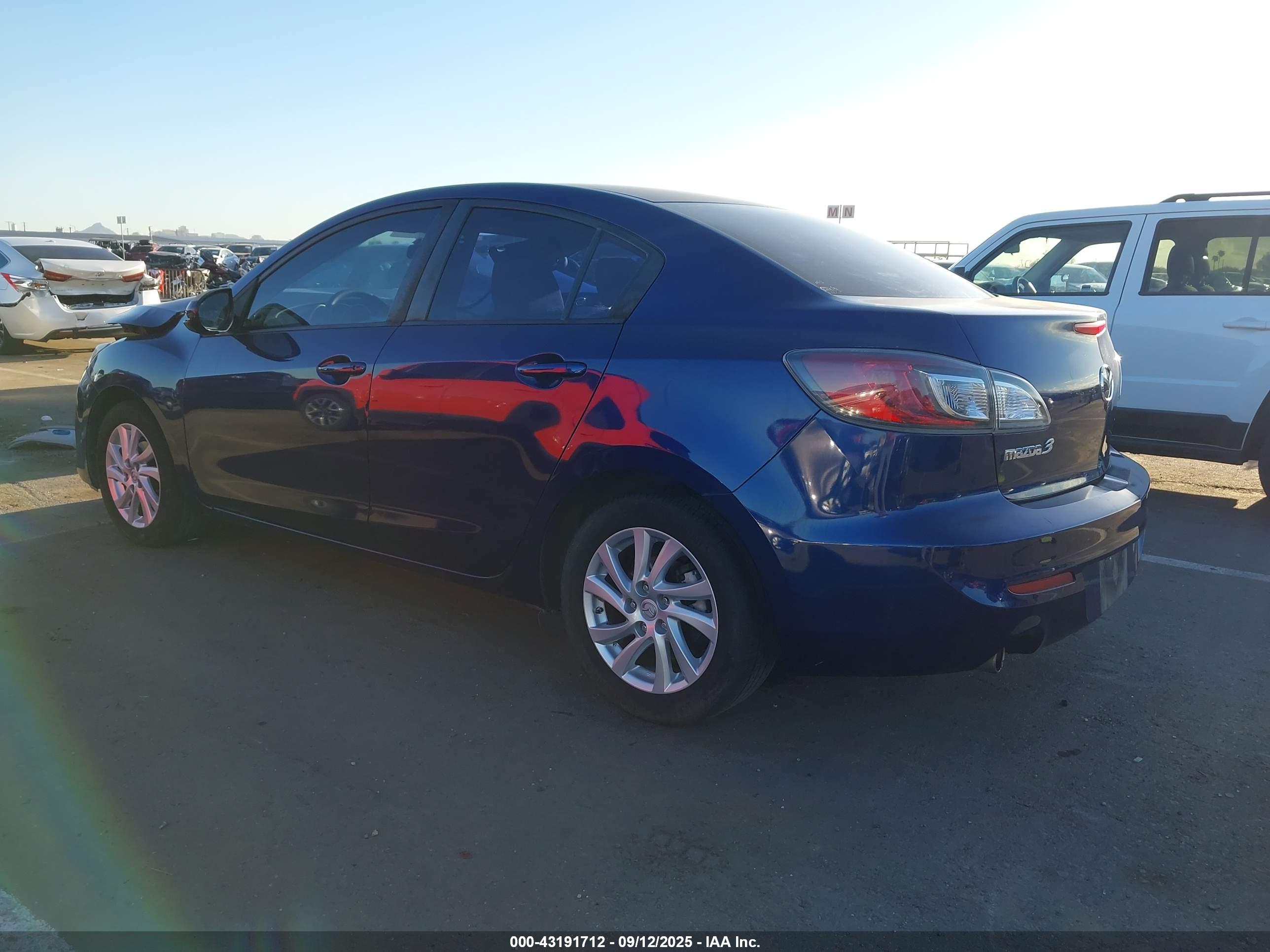 MAZDA MAZDA3 image 3