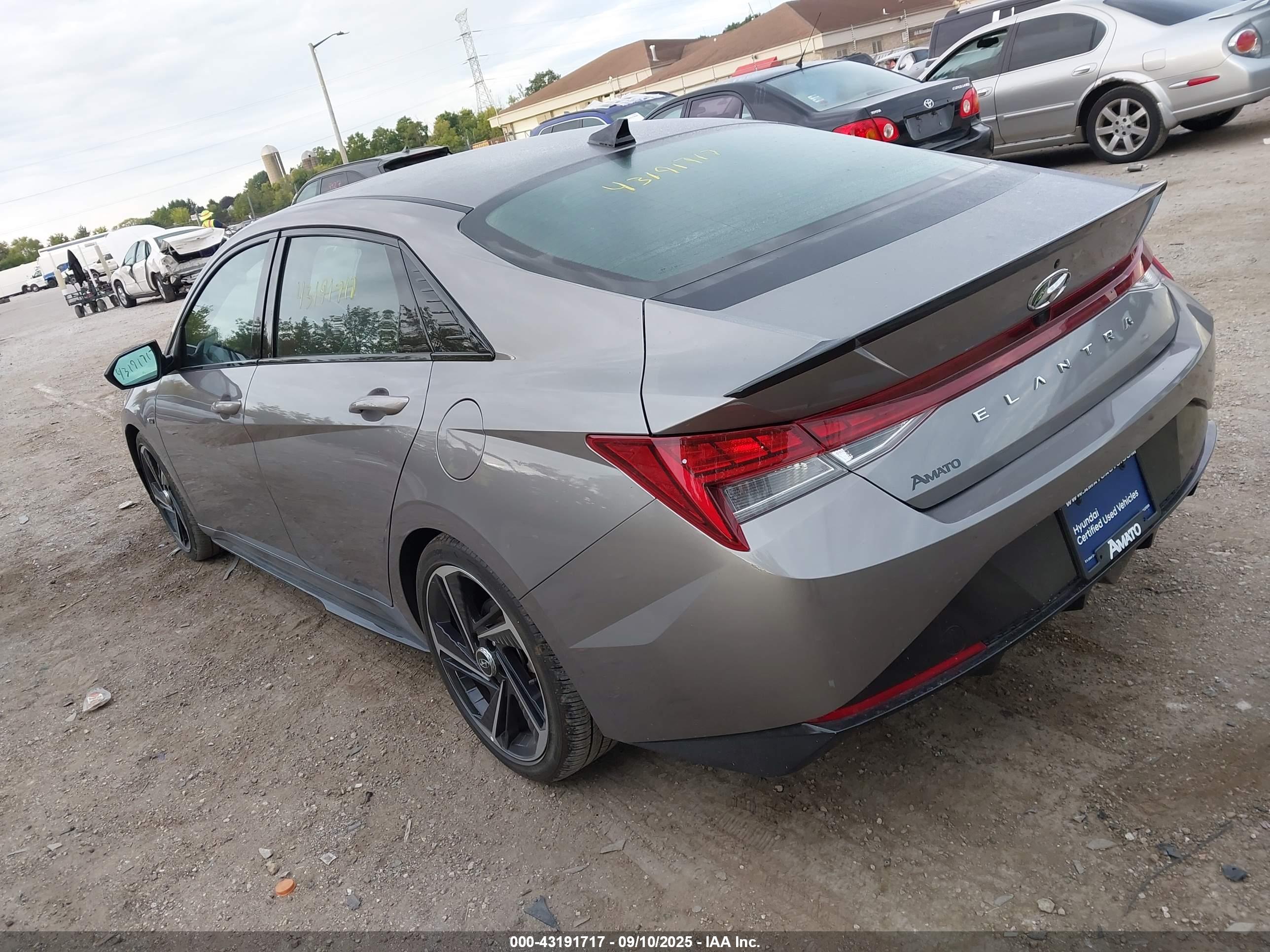 HYUNDAI ELANTRA image 3