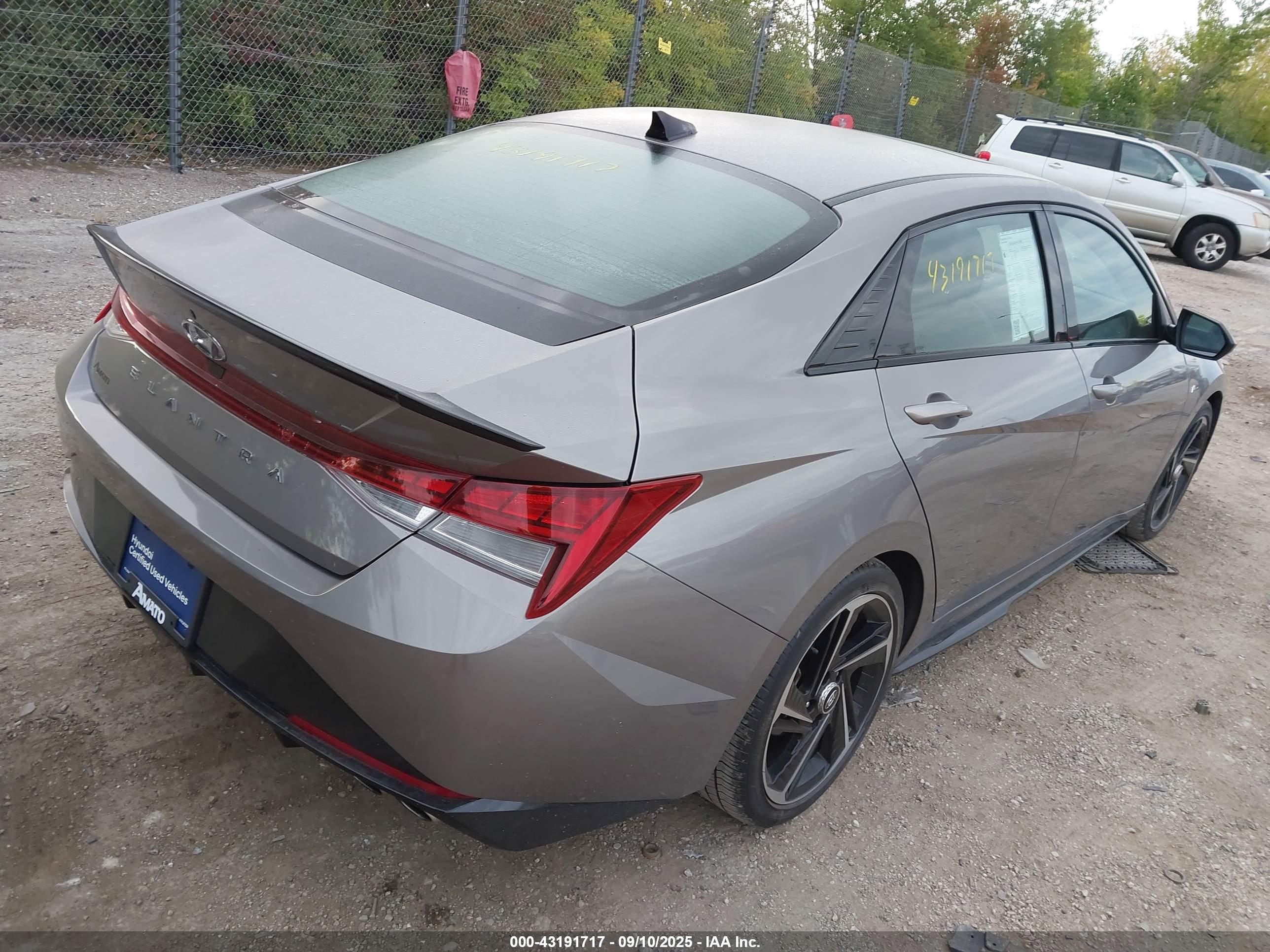 HYUNDAI ELANTRA image 4