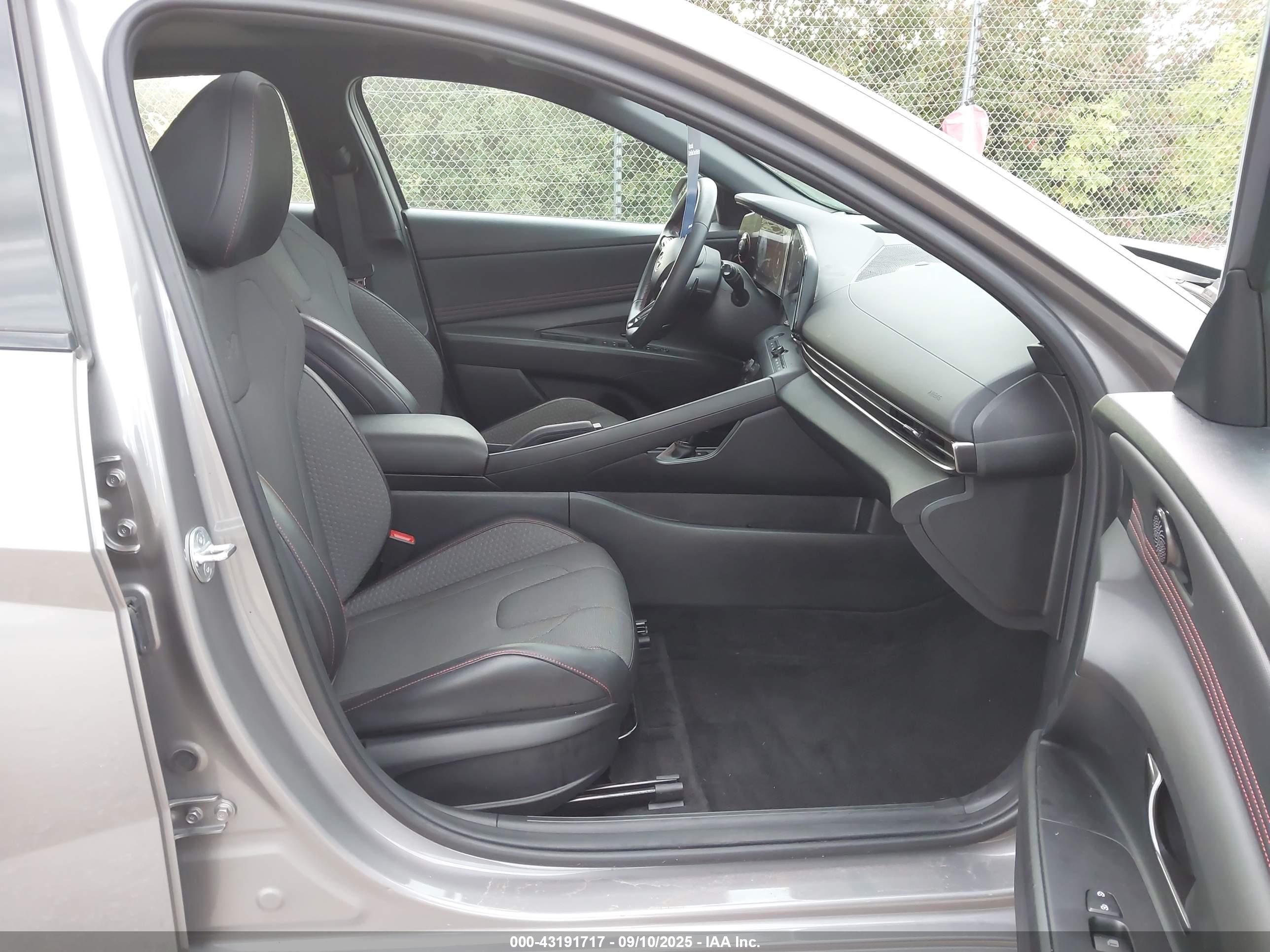 HYUNDAI ELANTRA image 5