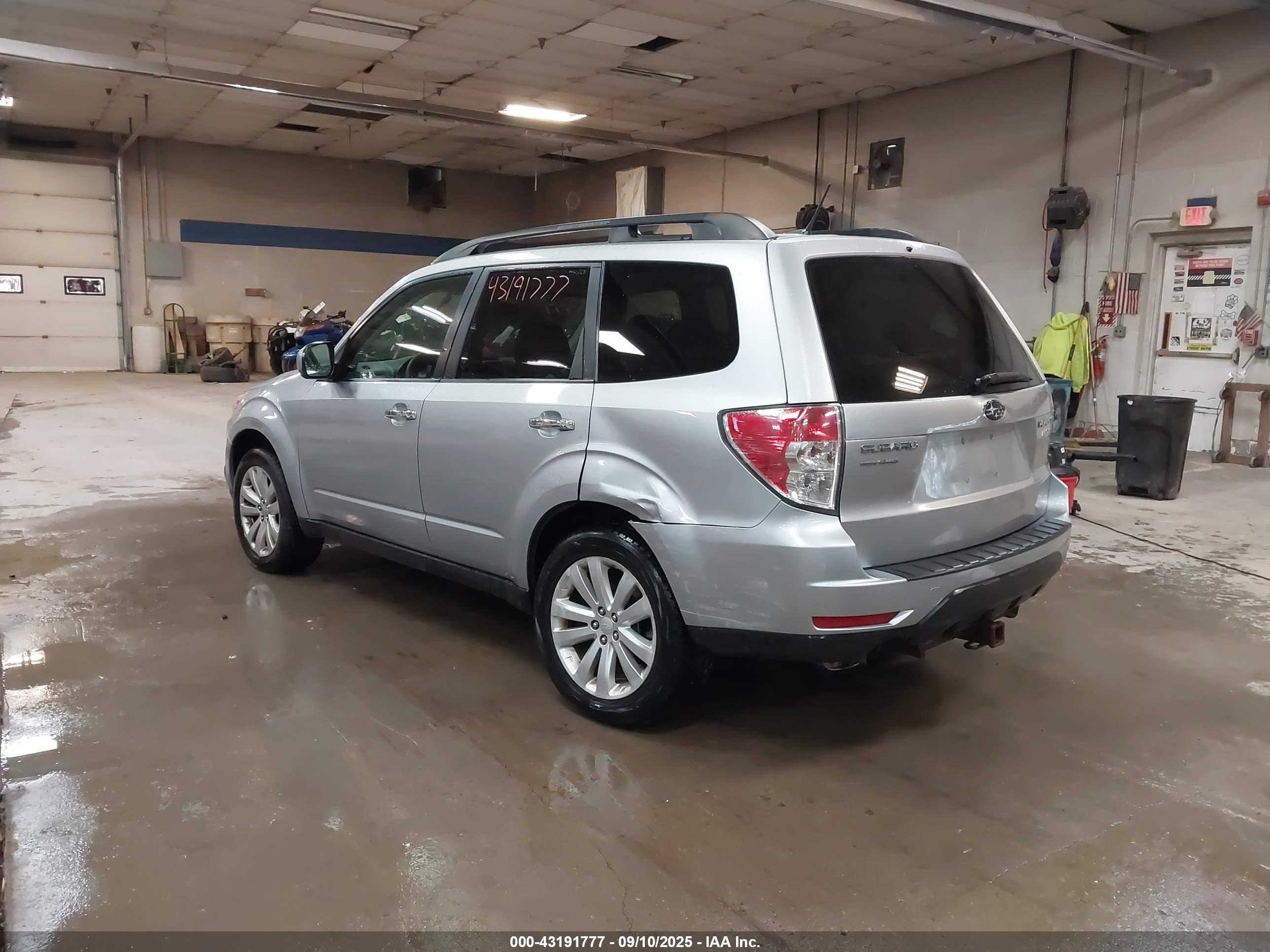 SUBARU FORESTER image 3