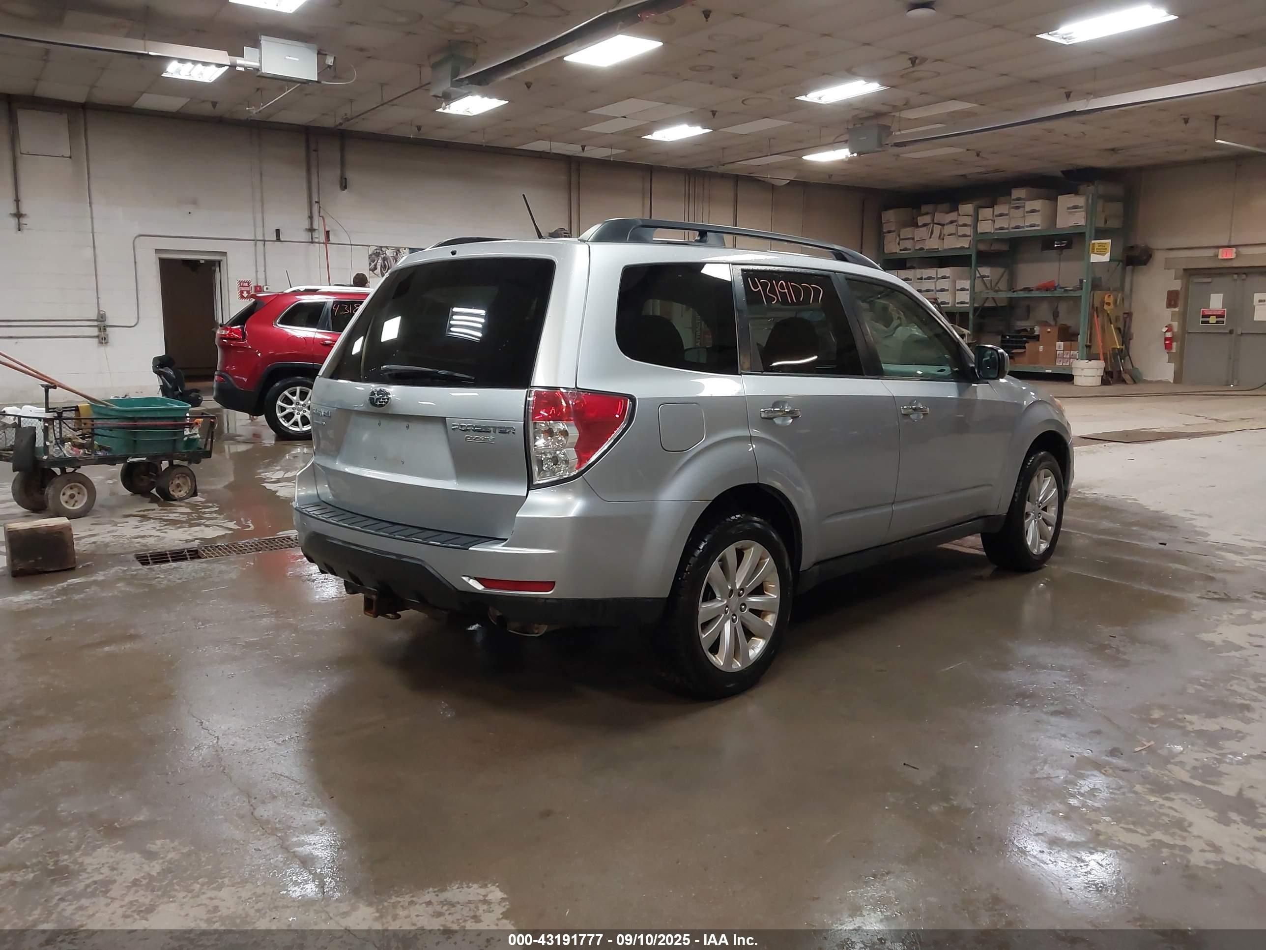 SUBARU FORESTER image 4