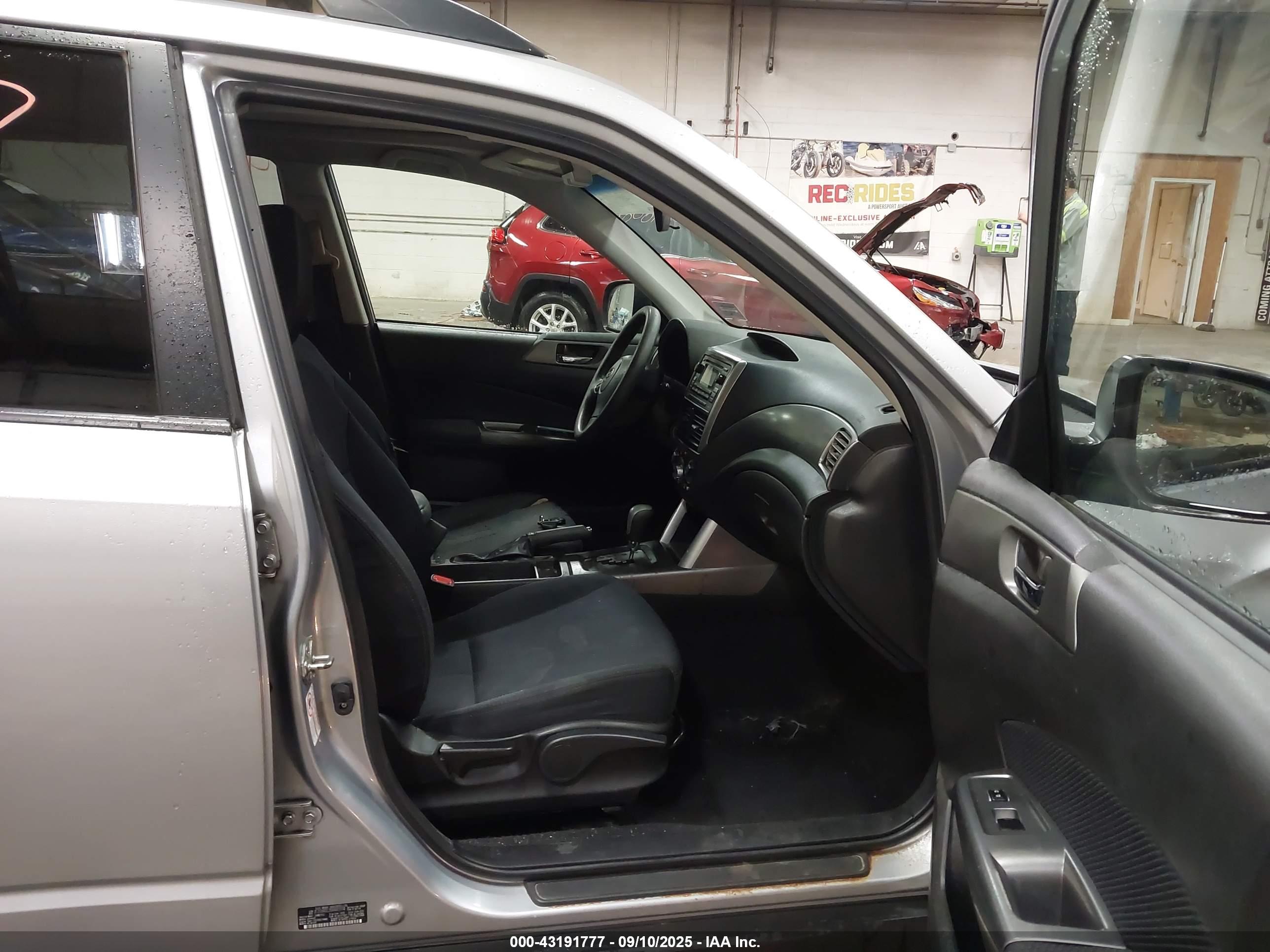 SUBARU FORESTER image 5