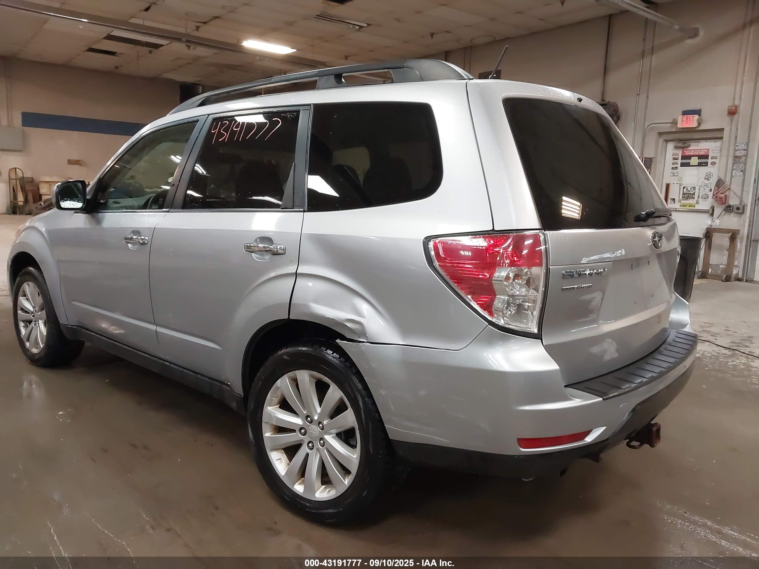 SUBARU FORESTER image 6