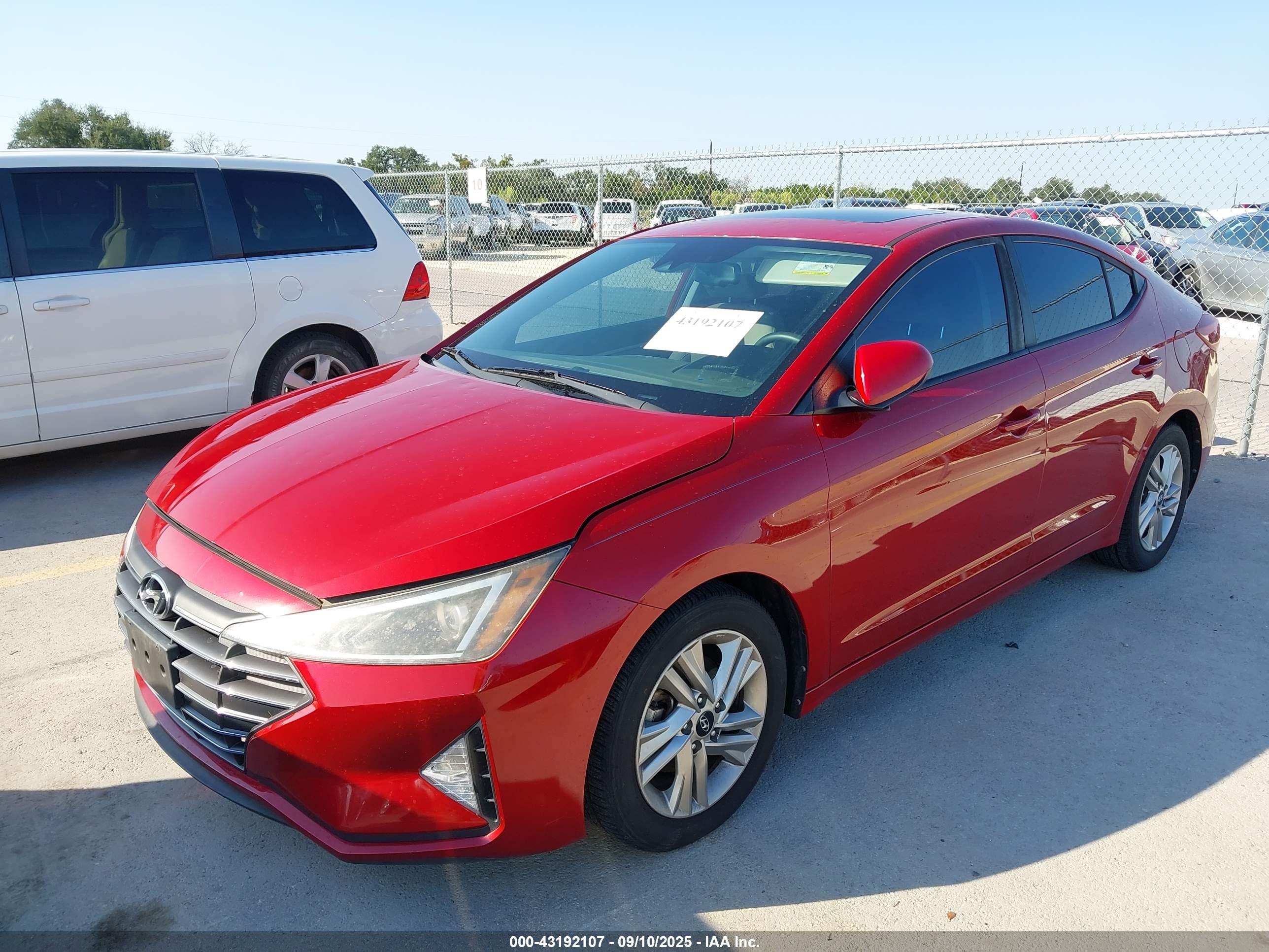 HYUNDAI ELANTRA image 2