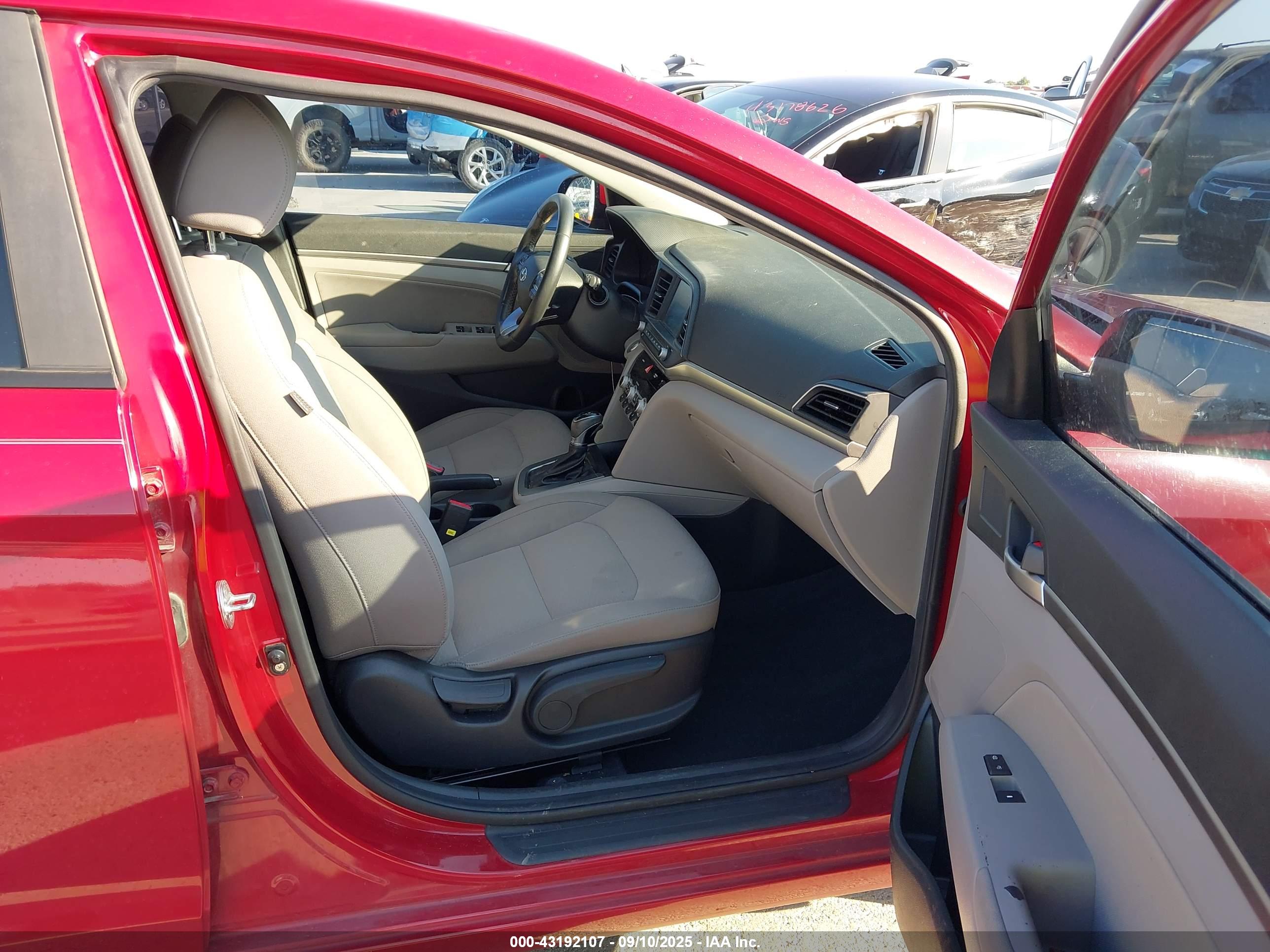 HYUNDAI ELANTRA image 5