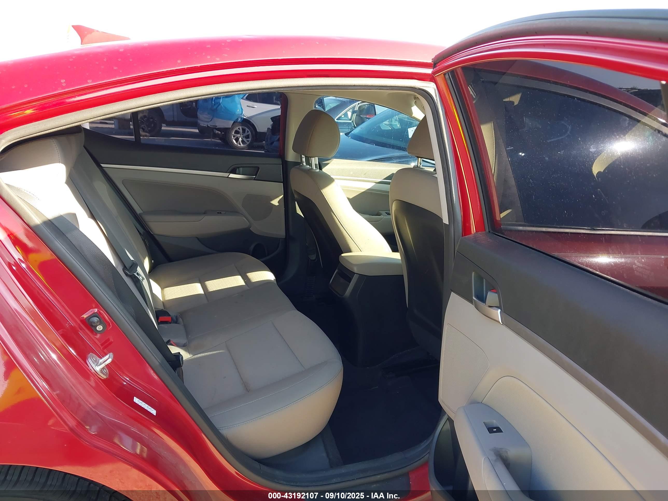 HYUNDAI ELANTRA image 8