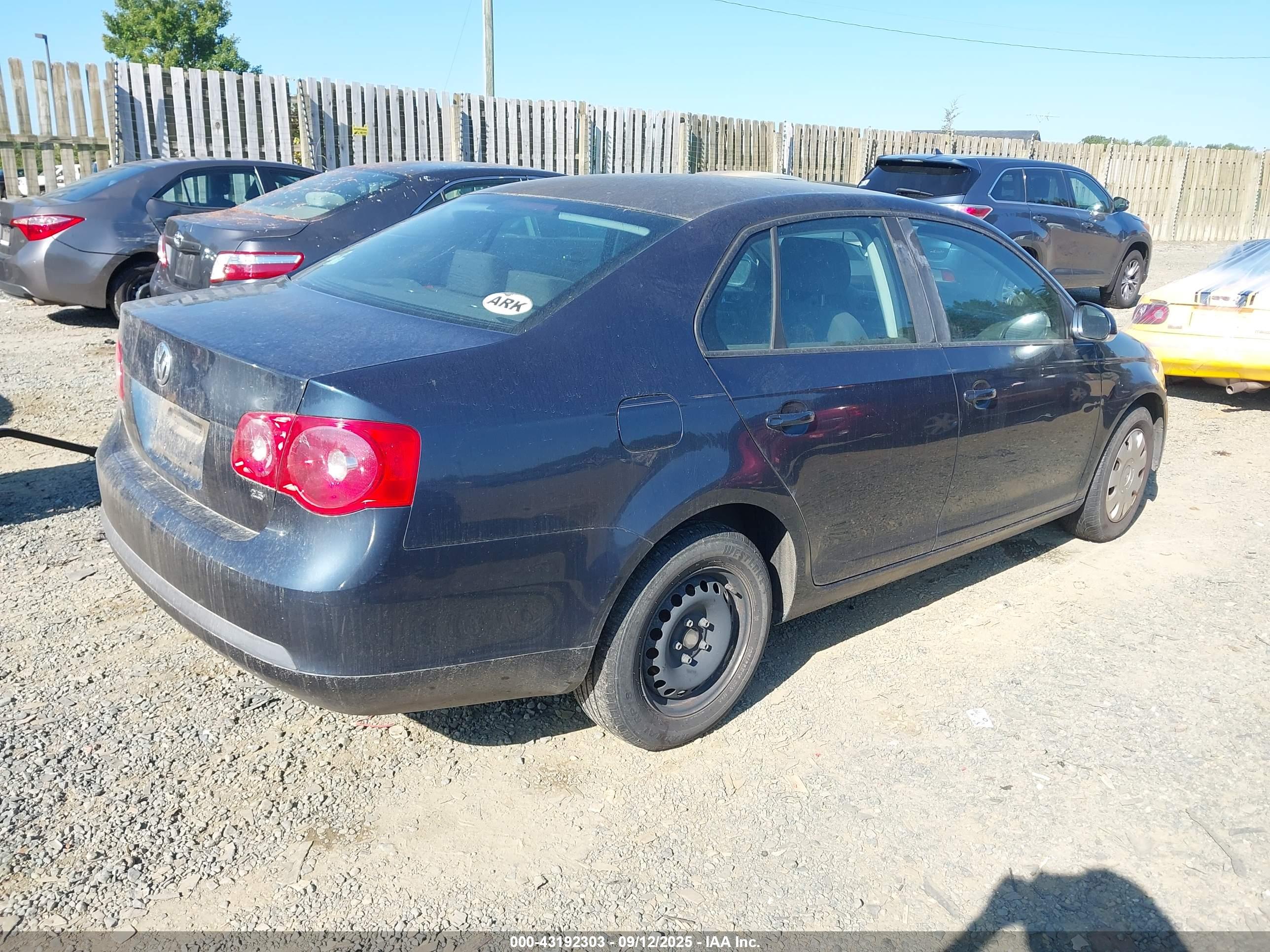 VOLKSWAGEN JETTA image 4