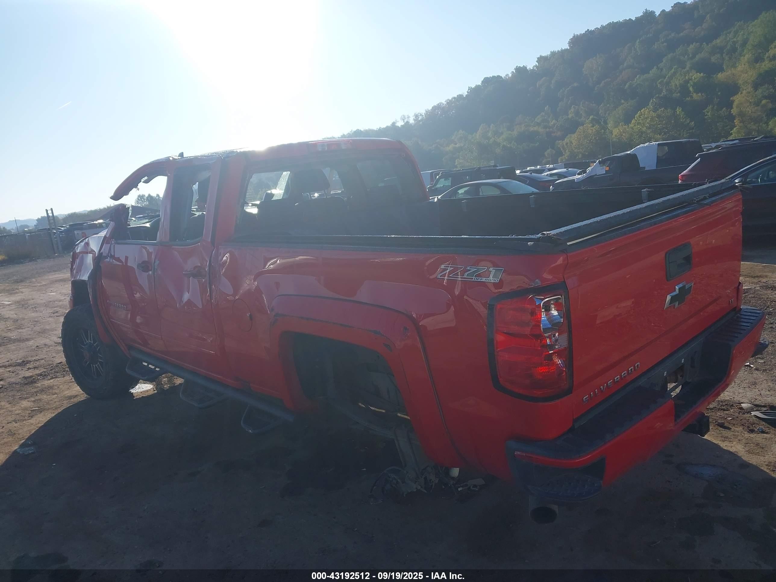 CHEVROLET SILVERADO image 3