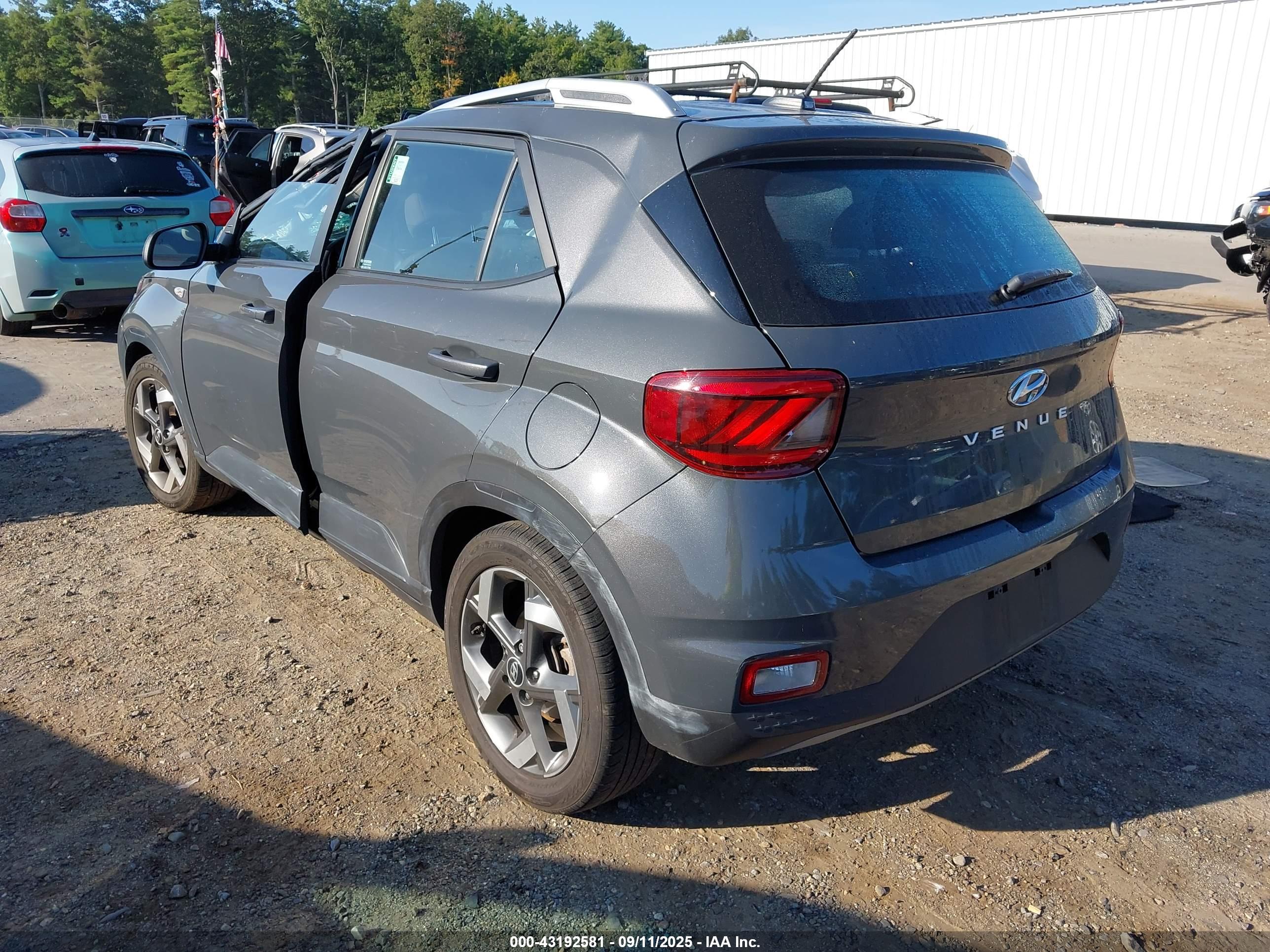 HYUNDAI VENUE image 3
