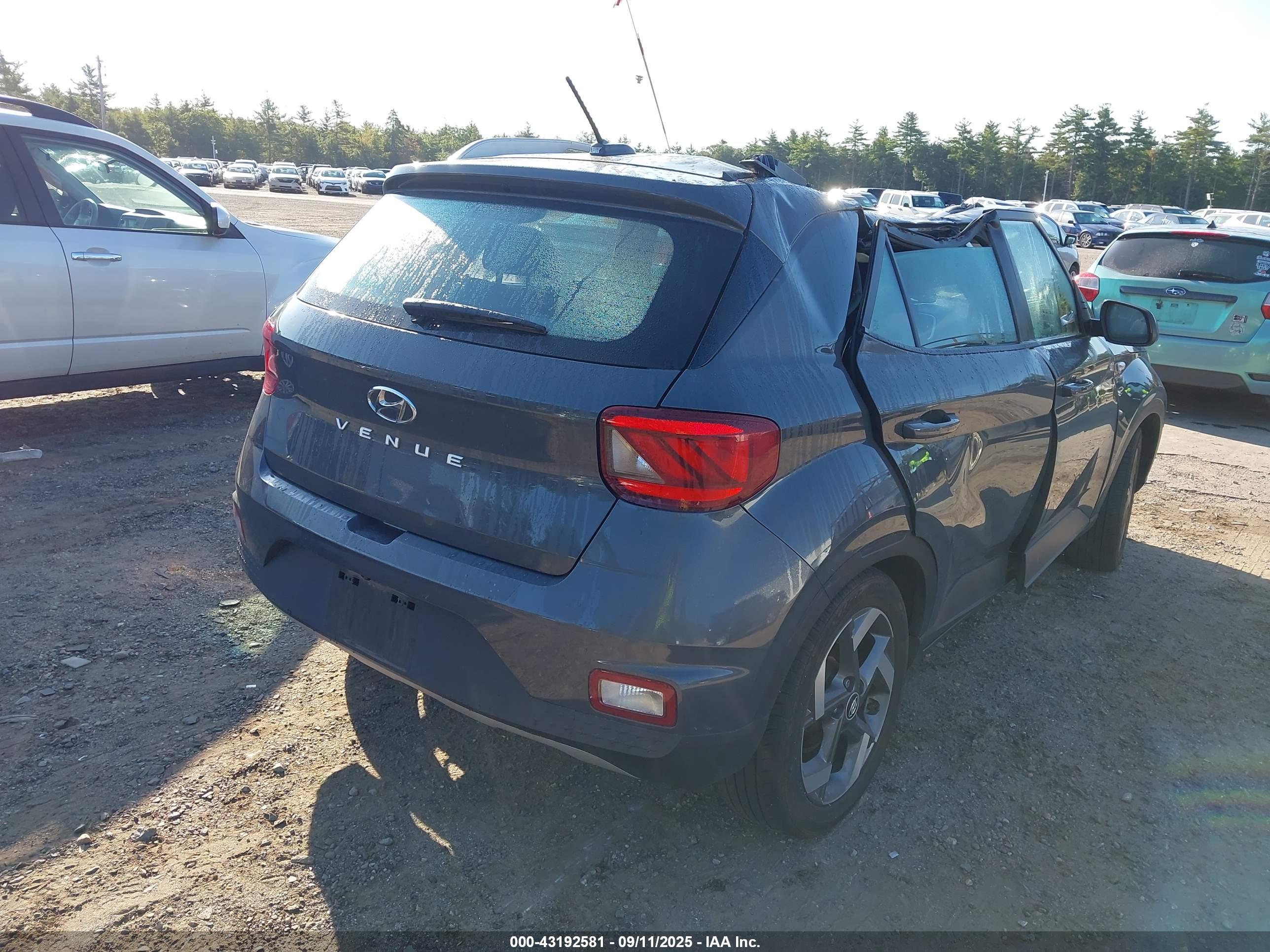 HYUNDAI VENUE image 4