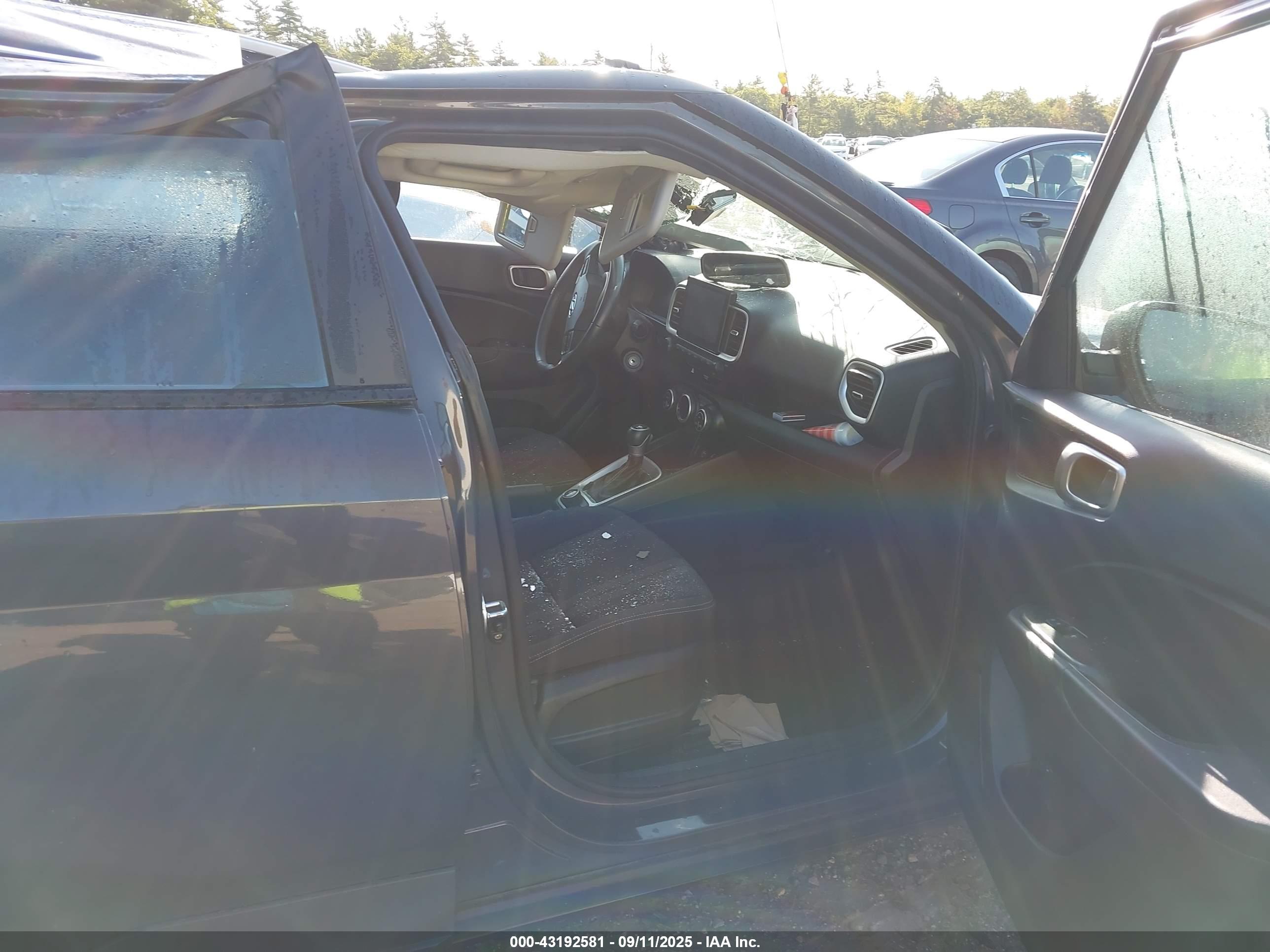 HYUNDAI VENUE image 5