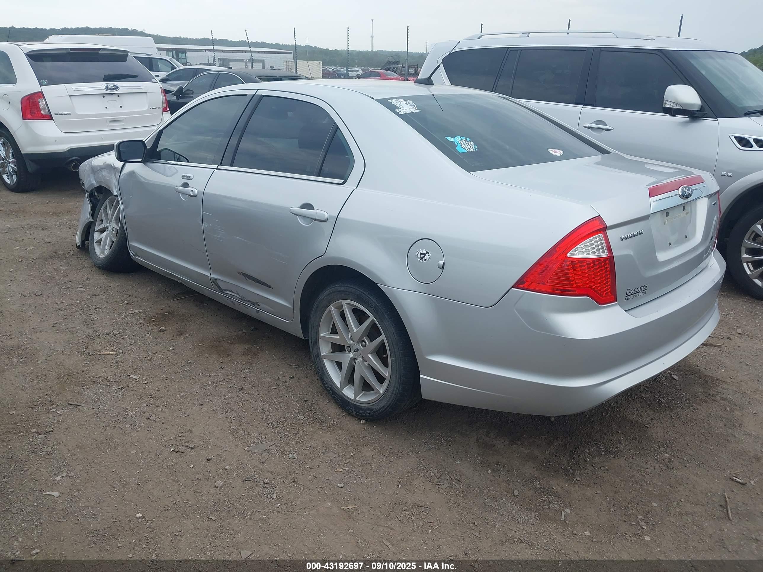 FORD FUSION image 3