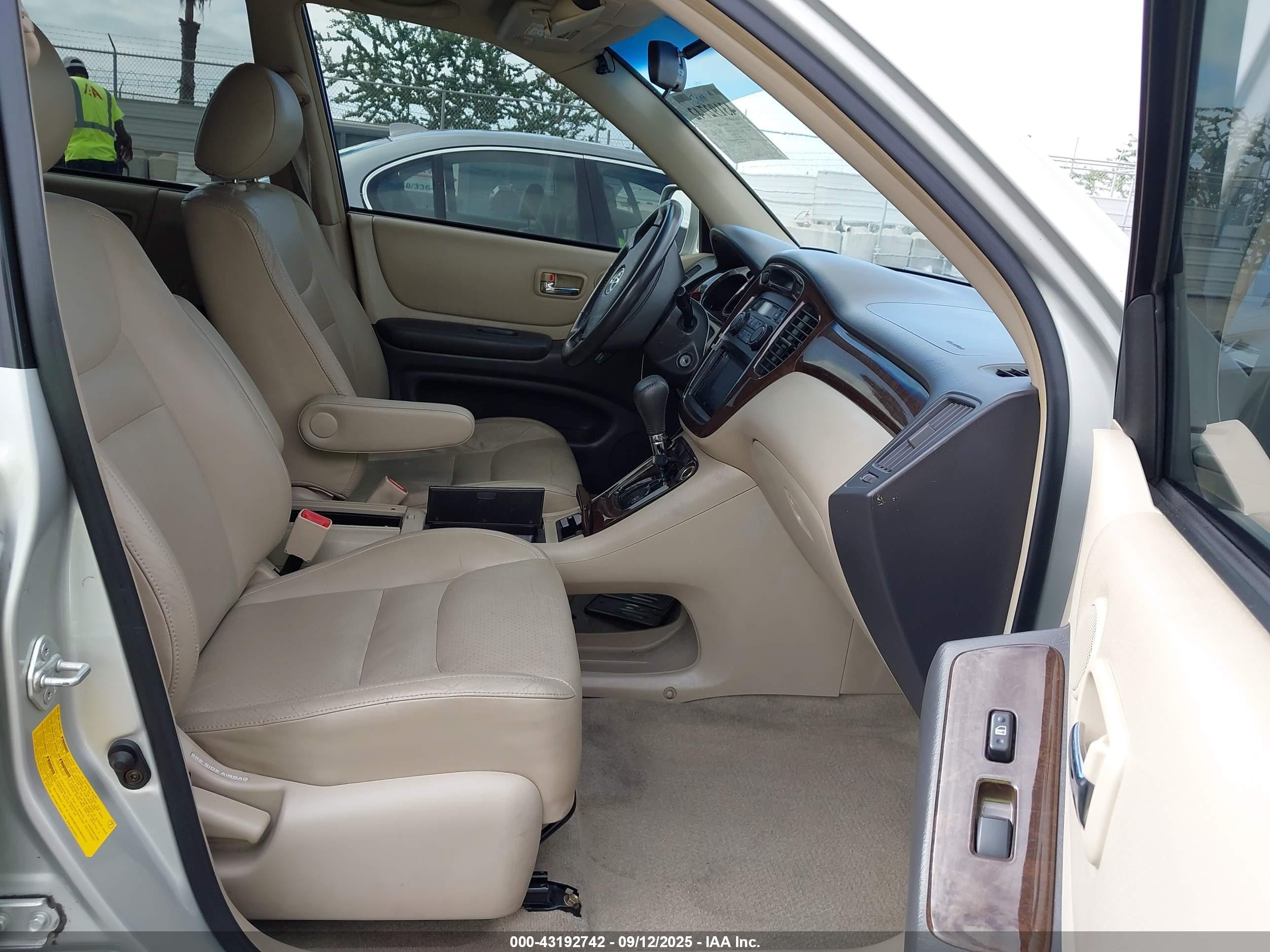 TOYOTA HIGHLANDER image 5