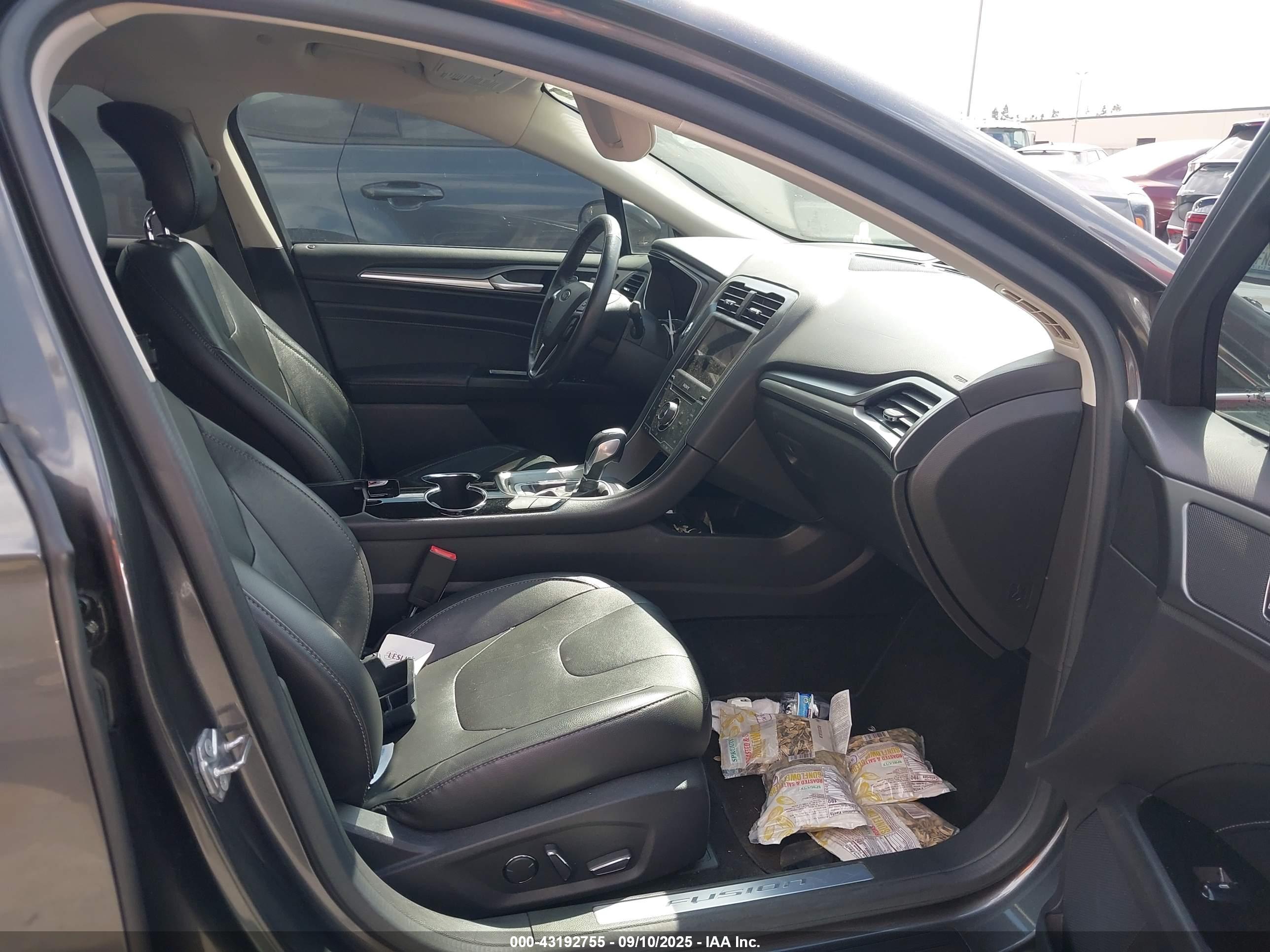 FORD FUSION image 5