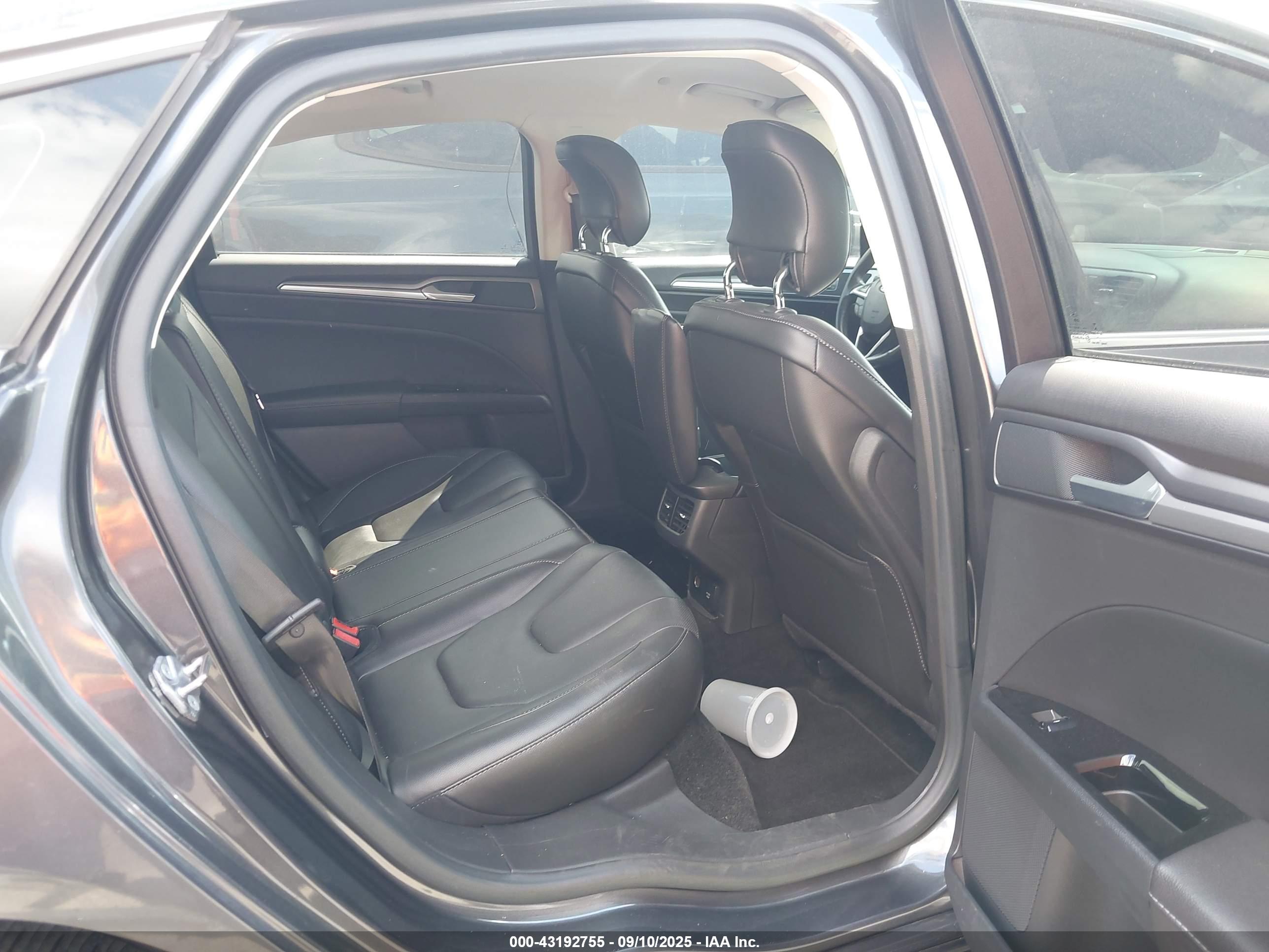 FORD FUSION image 8